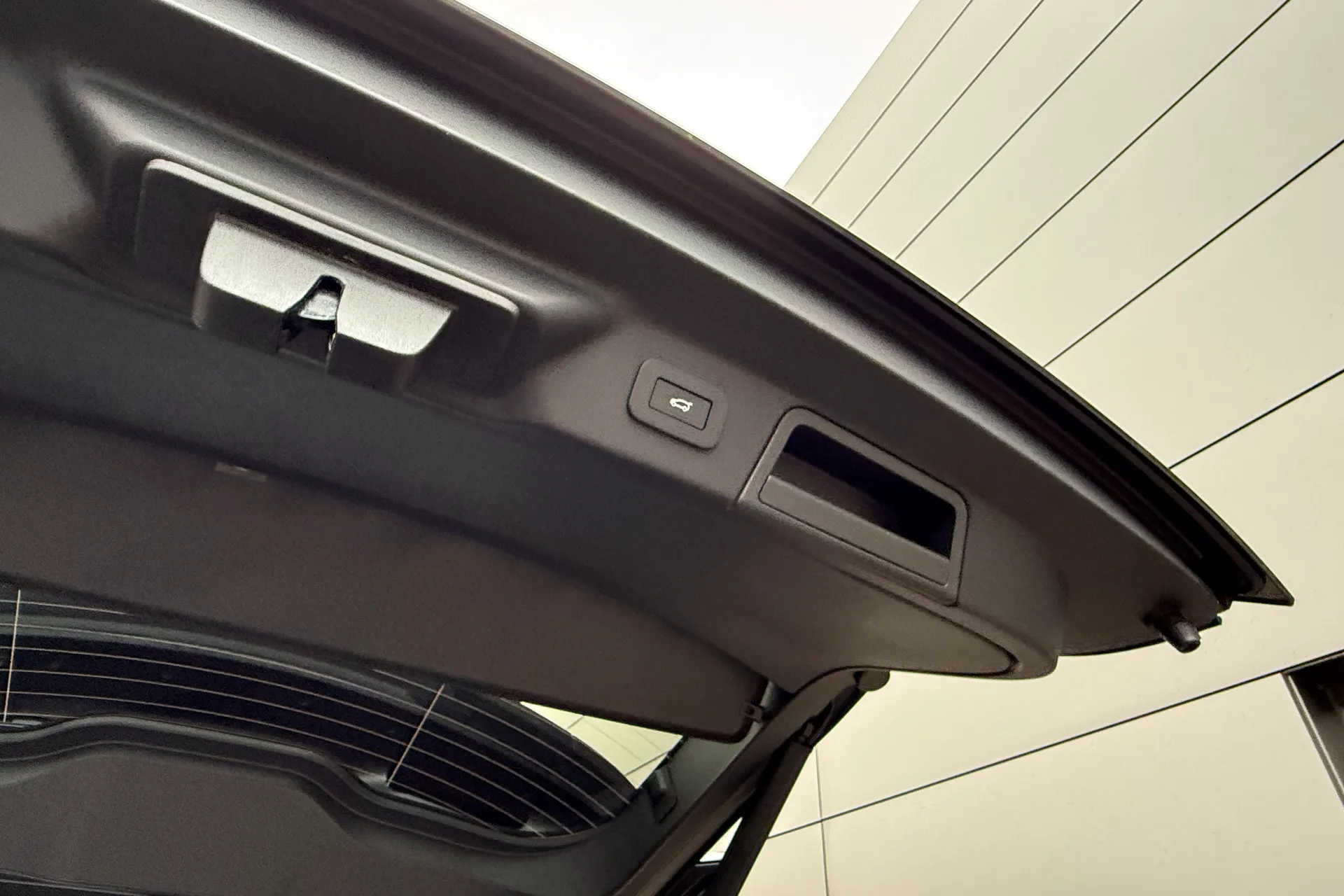 LAND ROVER RANGE ROVER VELAR thumbnail image number 27