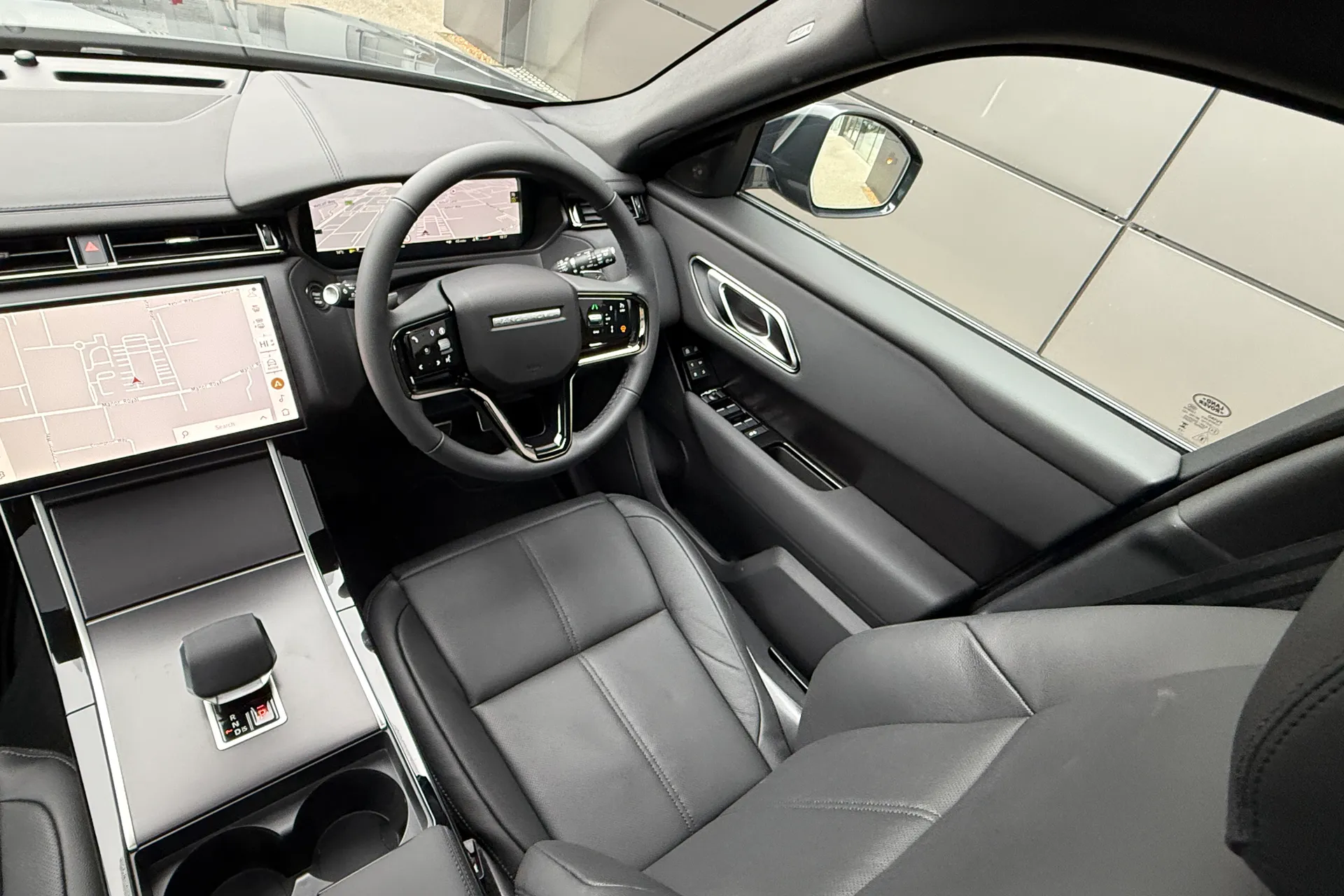 LAND ROVER RANGE ROVER VELAR thumbnail image number 26