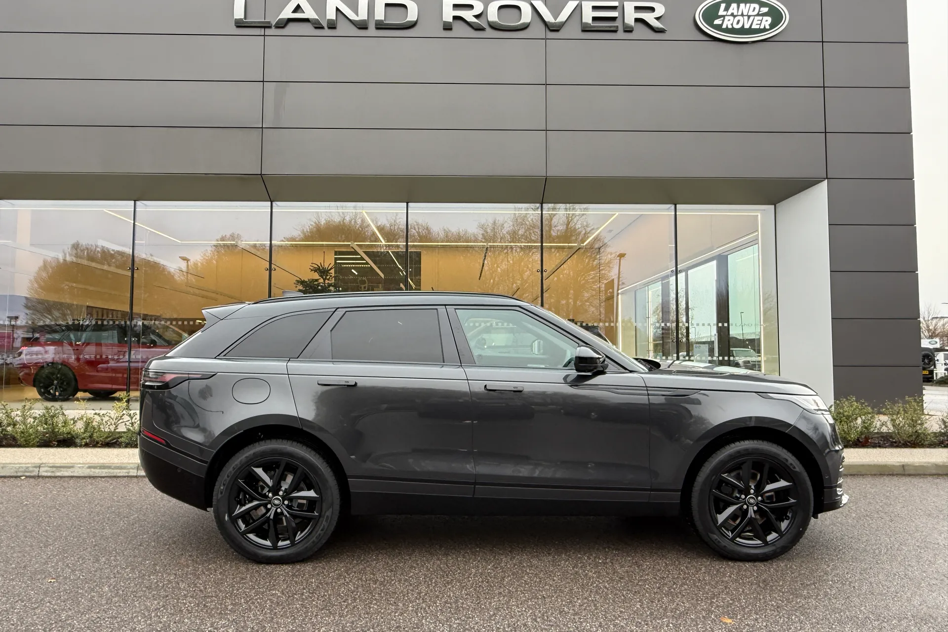 LAND ROVER RANGE ROVER VELAR thumbnail image number 2