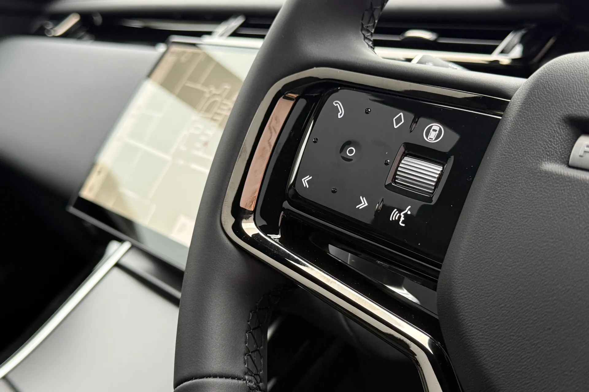 LAND ROVER RANGE ROVER VELAR thumbnail image number 43