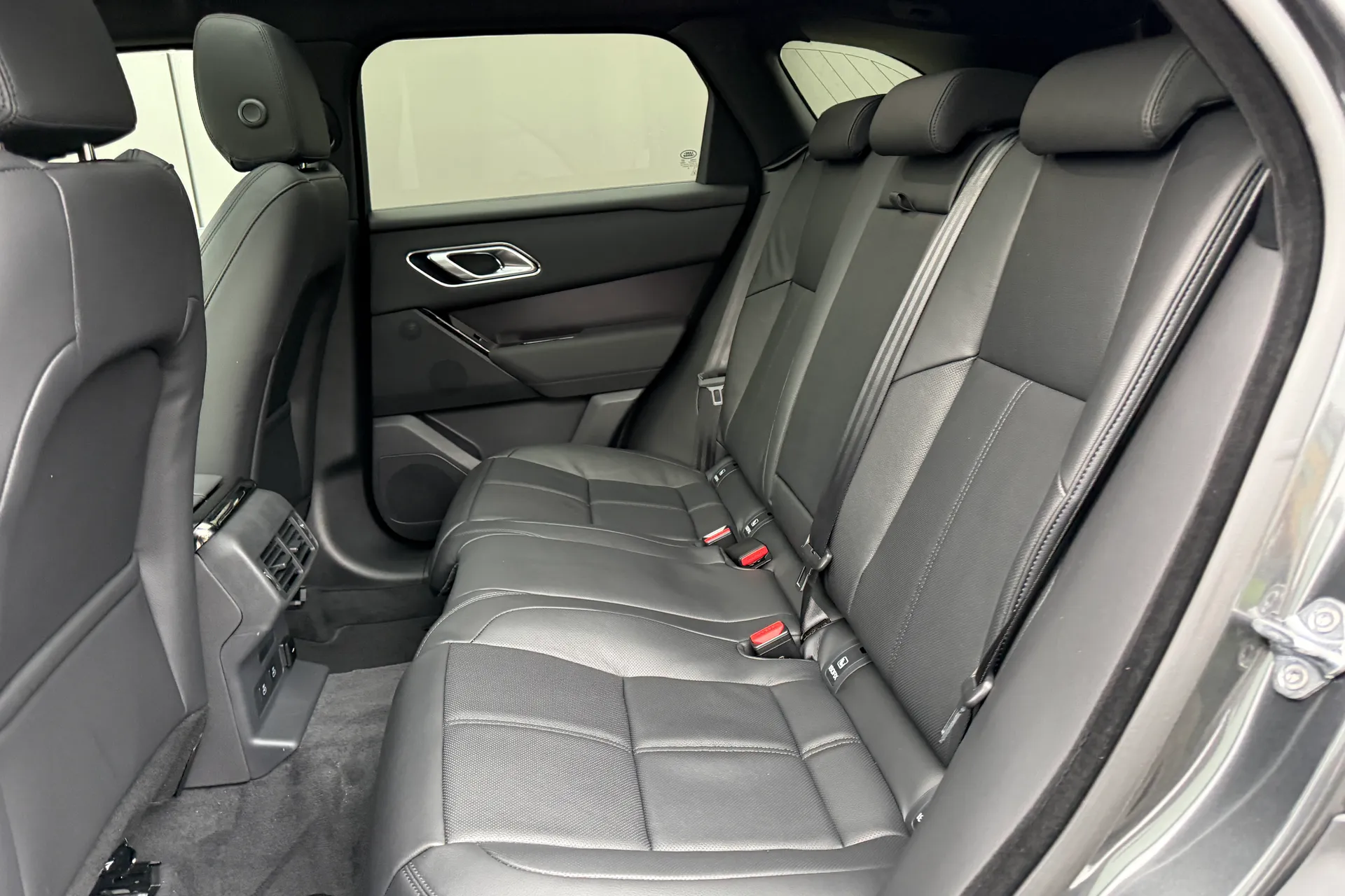 LAND ROVER RANGE ROVER VELAR thumbnail image number 42