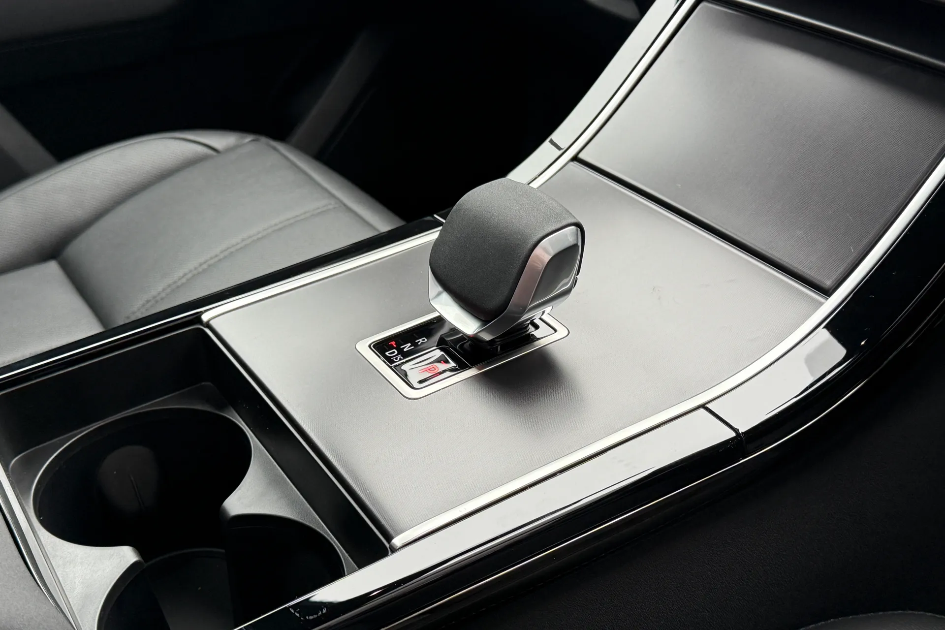 LAND ROVER RANGE ROVER VELAR thumbnail image number 22