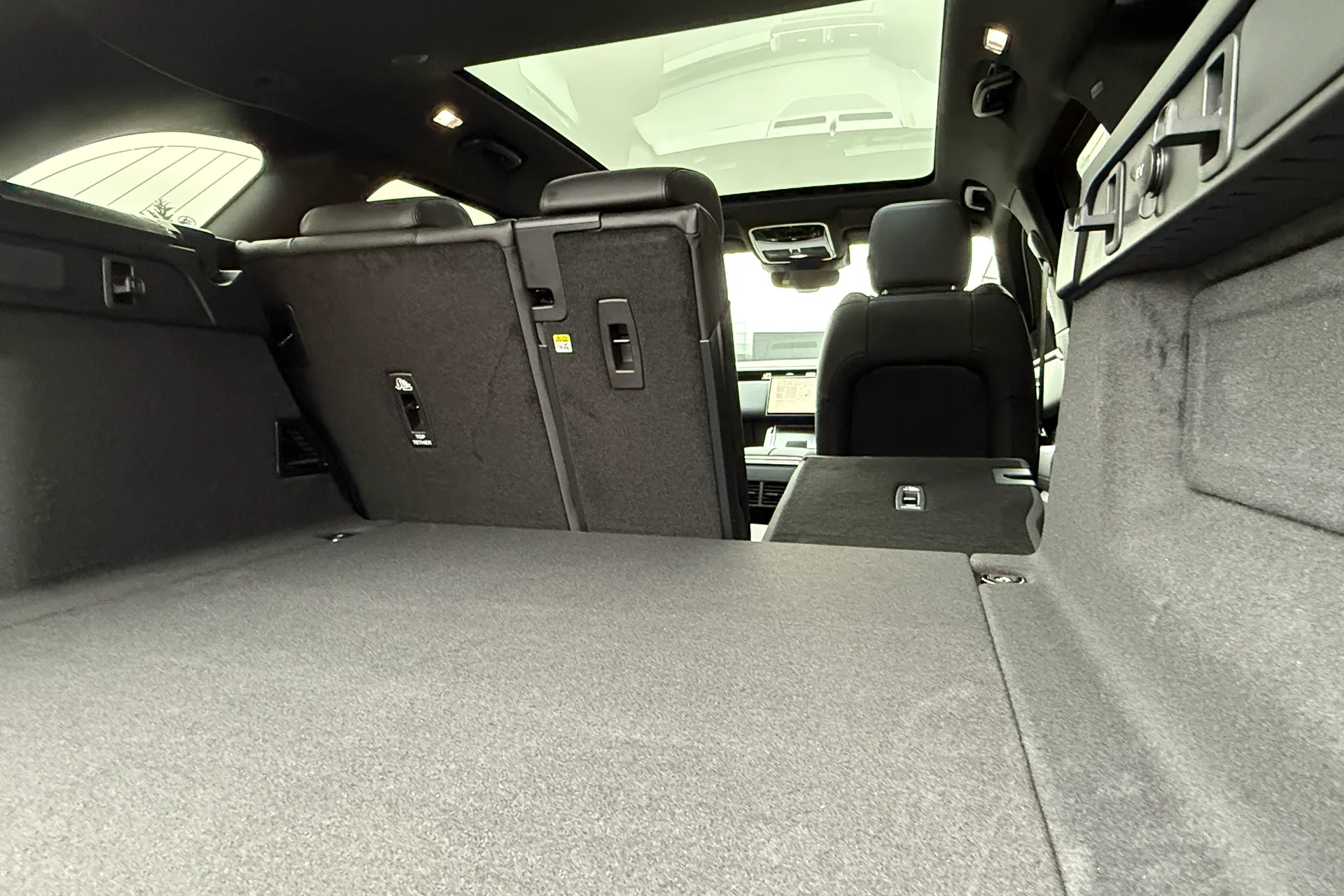 LAND ROVER RANGE ROVER VELAR thumbnail image number 29