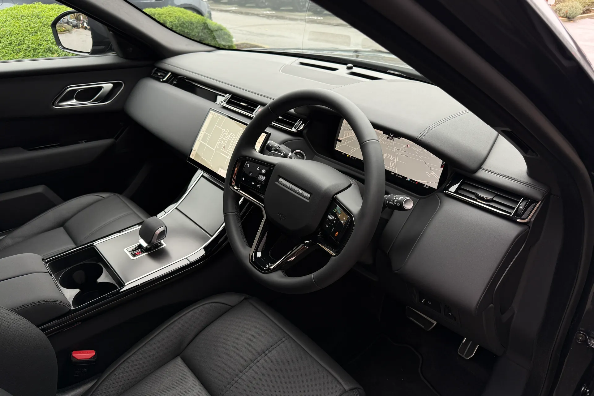 LAND ROVER RANGE ROVER VELAR thumbnail image number 38