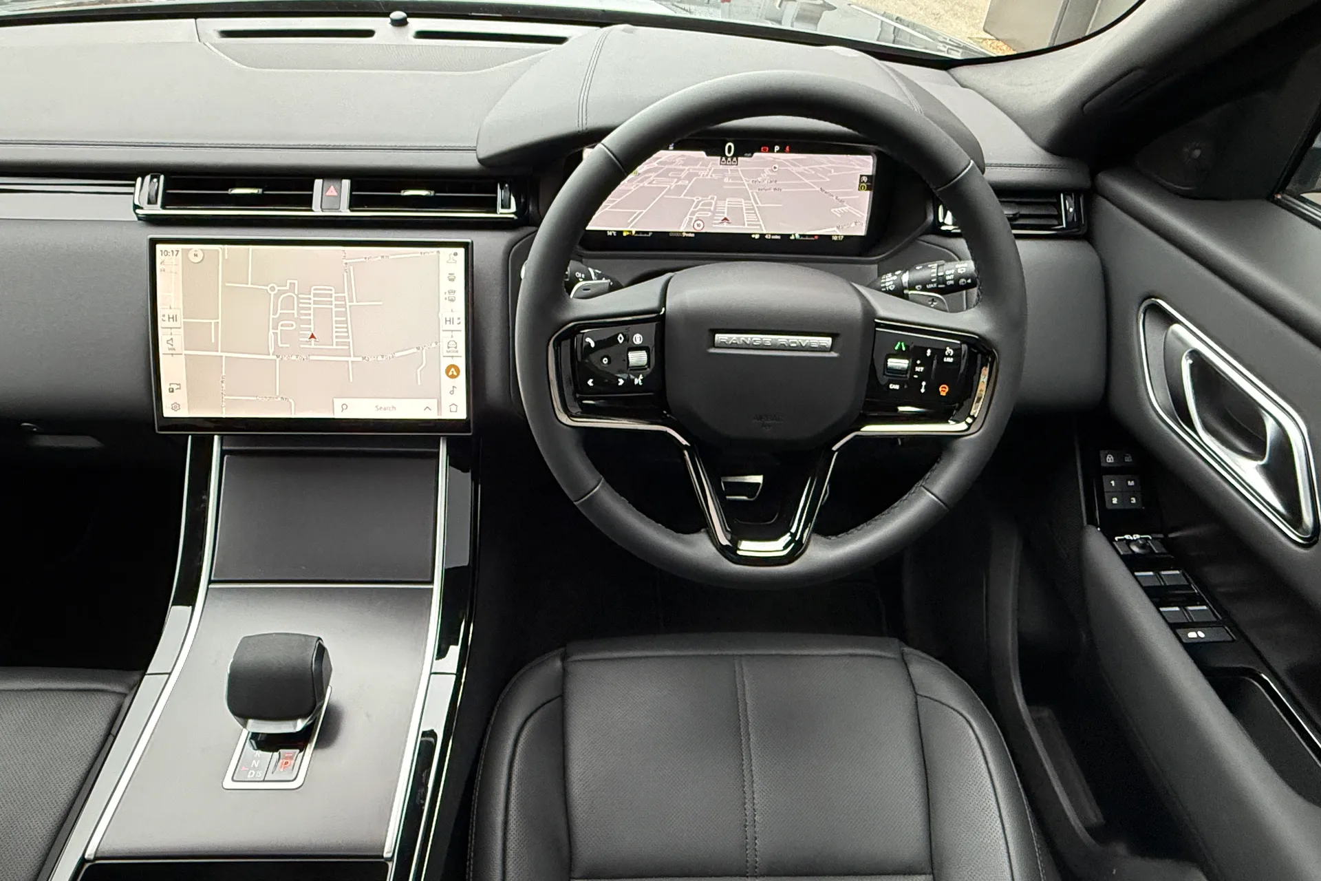 LAND ROVER RANGE ROVER VELAR thumbnail image number 25