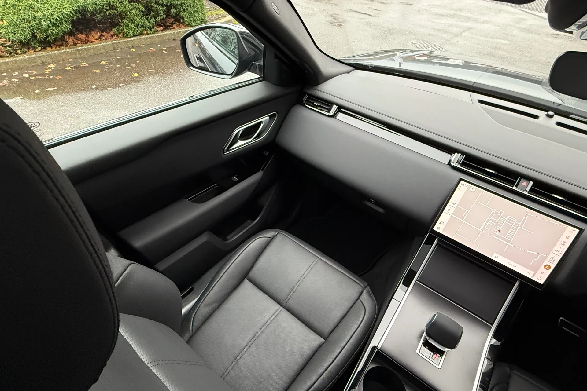 LAND ROVER RANGE ROVER VELAR thumbnail image number 21