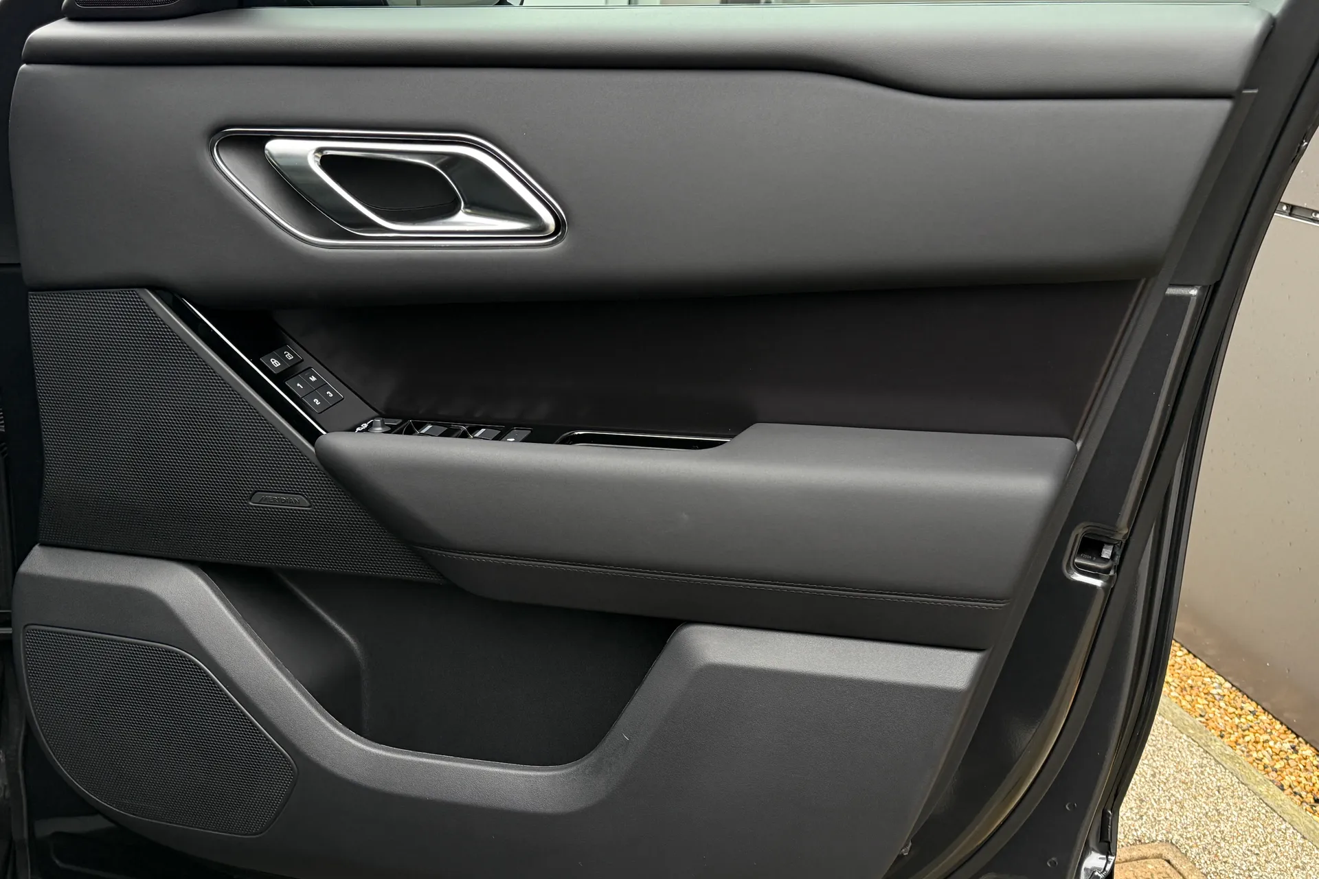 LAND ROVER RANGE ROVER VELAR thumbnail image number 47