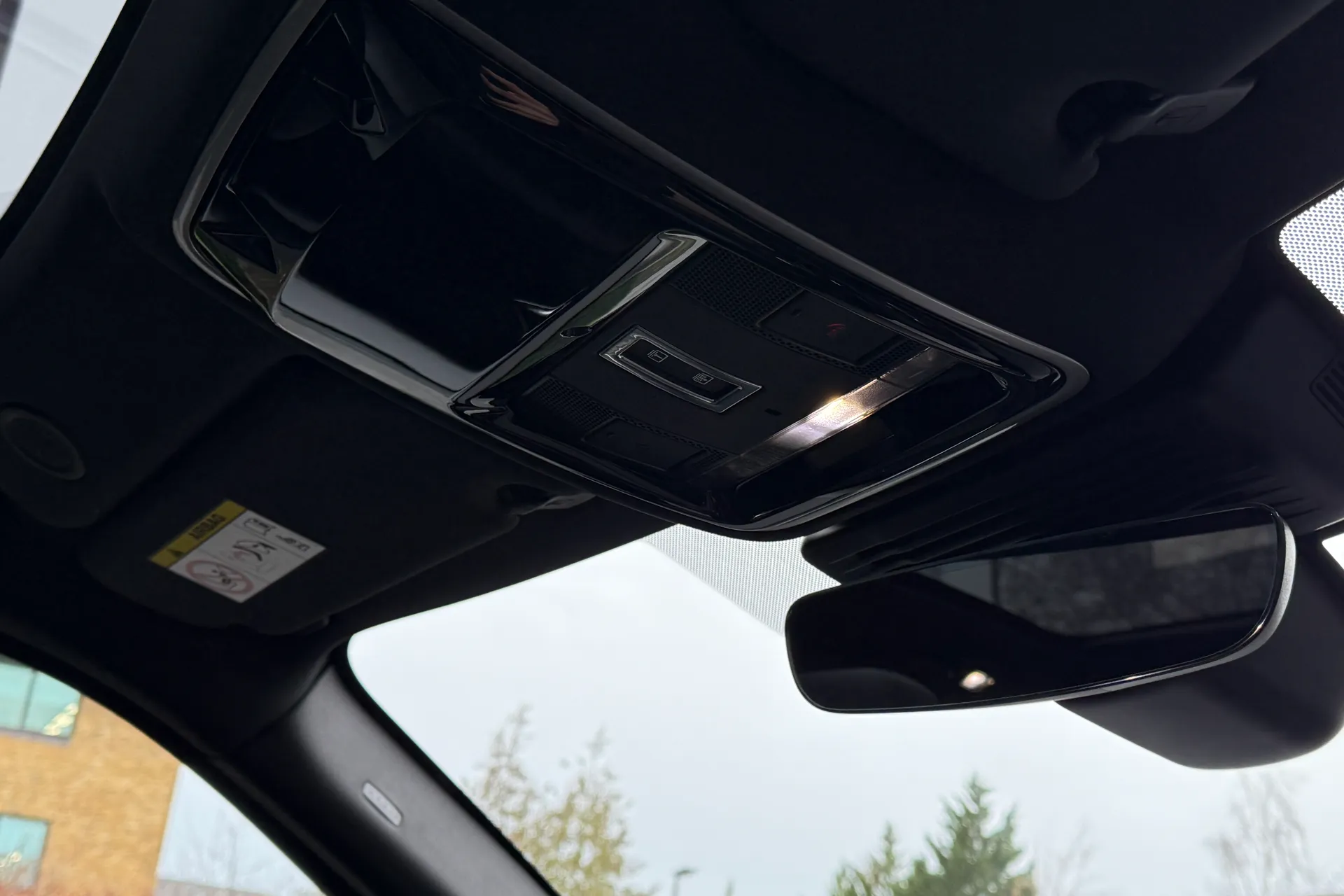 LAND ROVER RANGE ROVER VELAR thumbnail image number 24