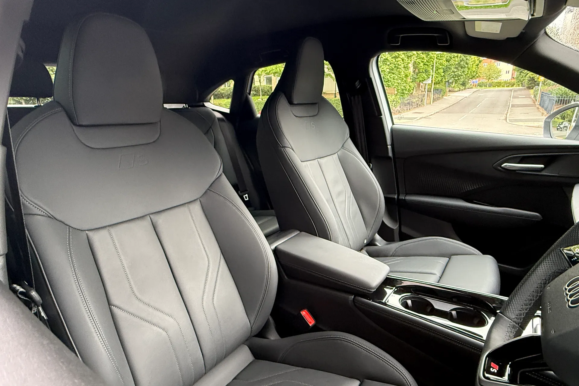 Audi Q3 thumbnail image number 25