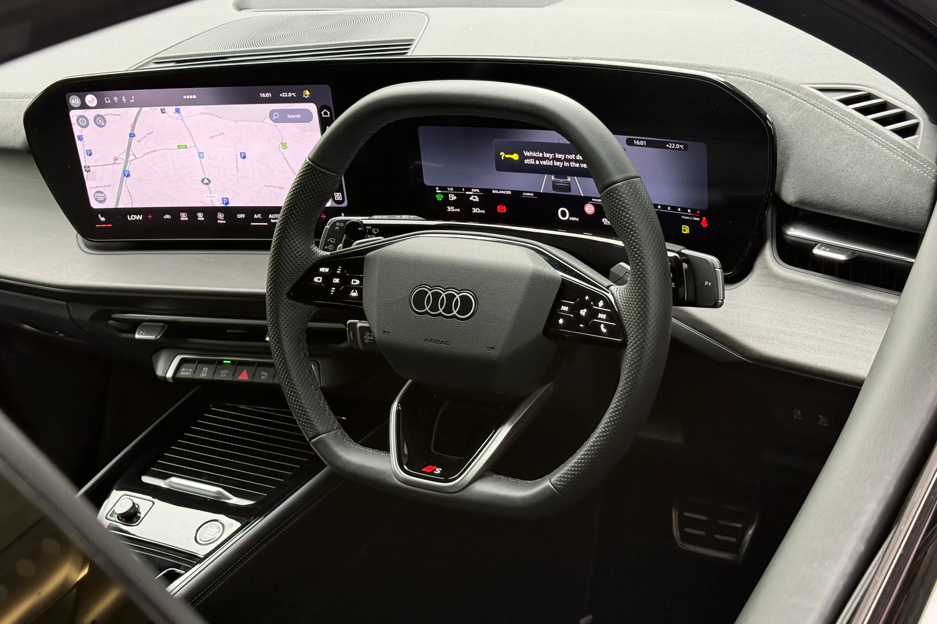 Audi Q3 thumbnail image number 24