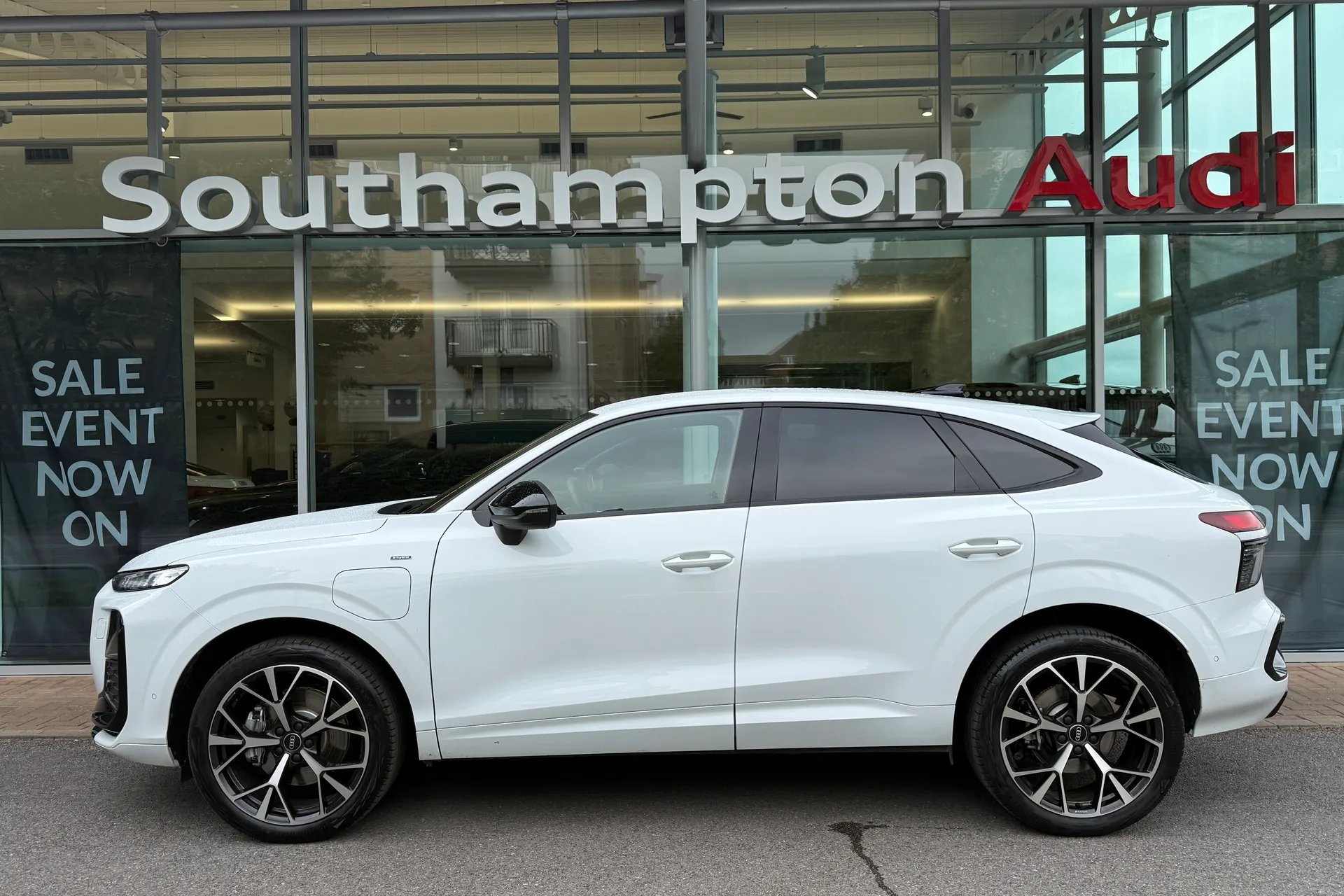 Audi Q3 thumbnail image number 40