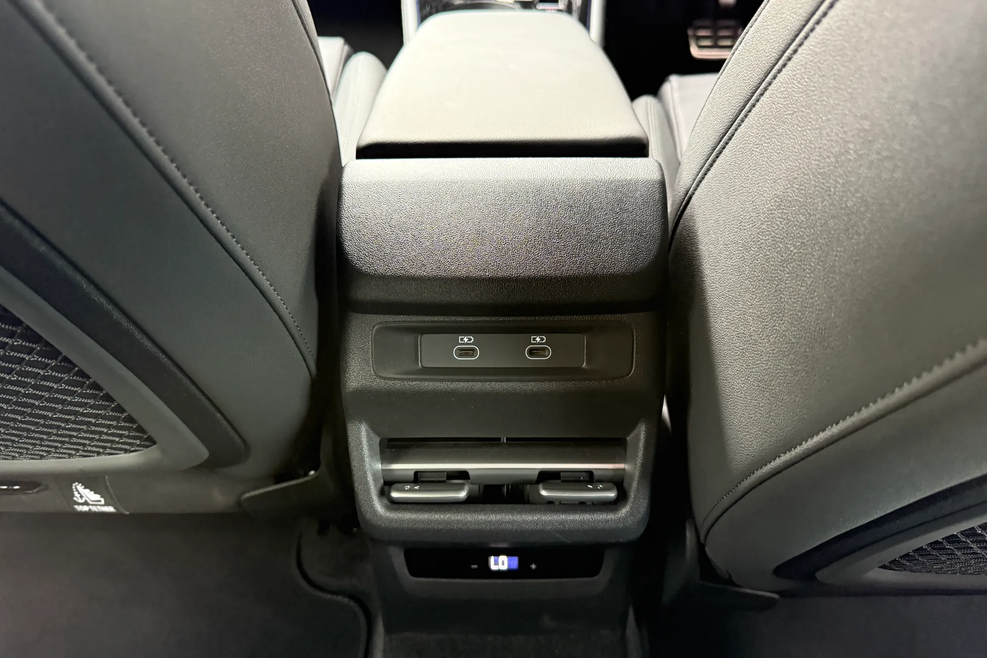 Audi Q3 thumbnail image number 31