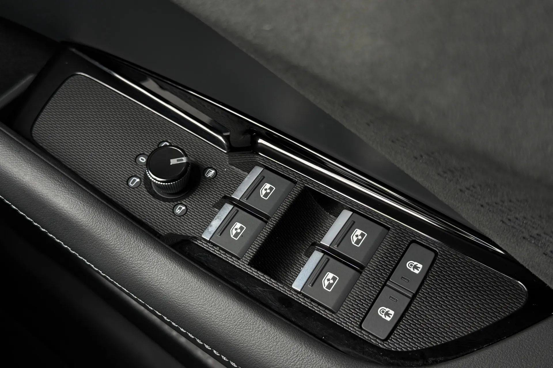 Audi Q3 thumbnail image number 21