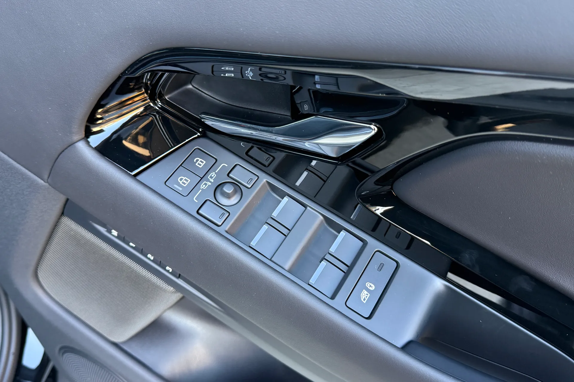 LAND ROVER RANGE ROVER EVOQUE thumbnail image number 28