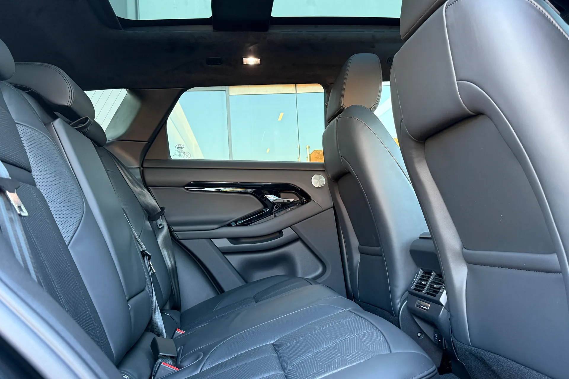 LAND ROVER RANGE ROVER EVOQUE thumbnail image number 43