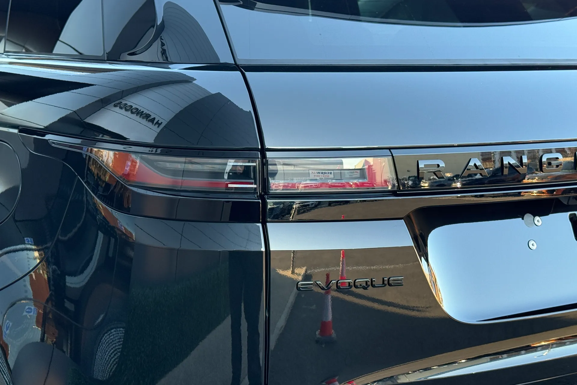 LAND ROVER RANGE ROVER EVOQUE thumbnail image number 32