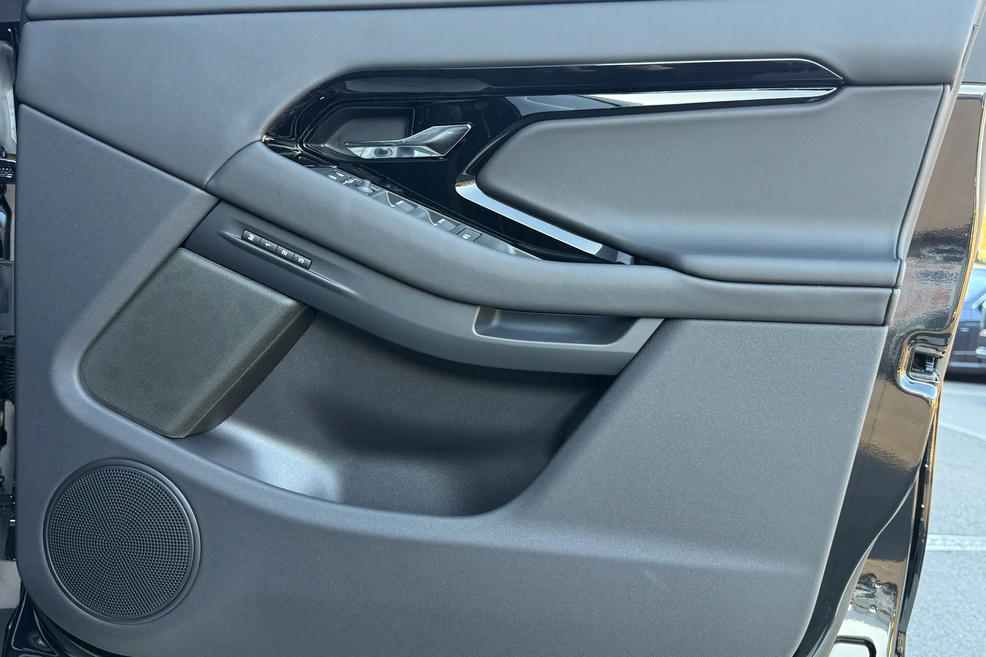 LAND ROVER RANGE ROVER EVOQUE thumbnail image number 27