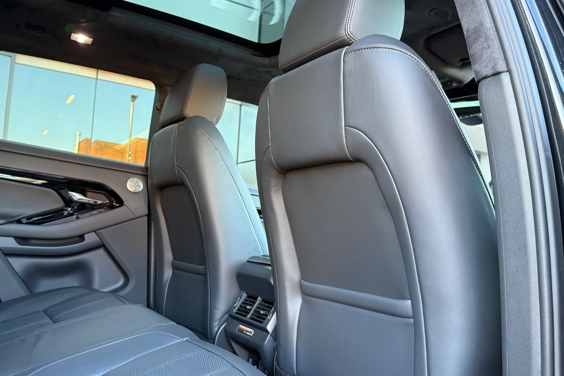 LAND ROVER RANGE ROVER EVOQUE thumbnail image number 44