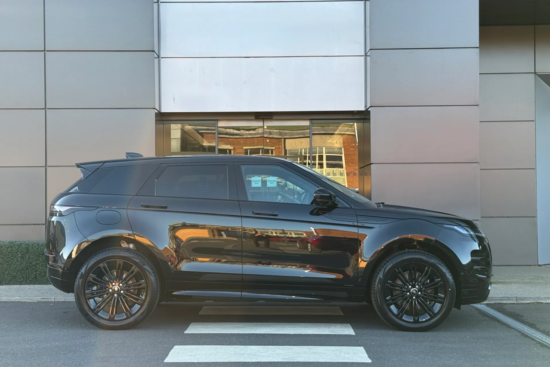 LAND ROVER RANGE ROVER EVOQUE thumbnail image number 2