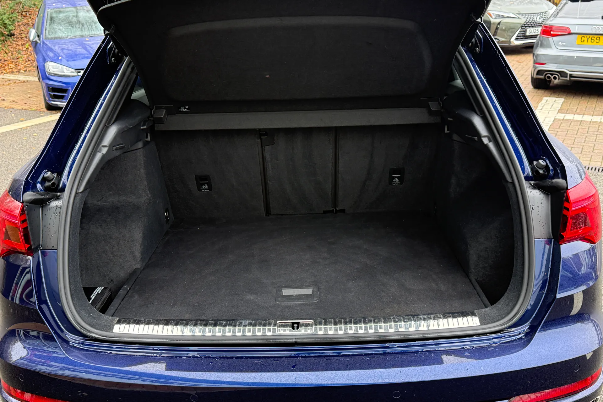 Audi Q3 thumbnail image number 24