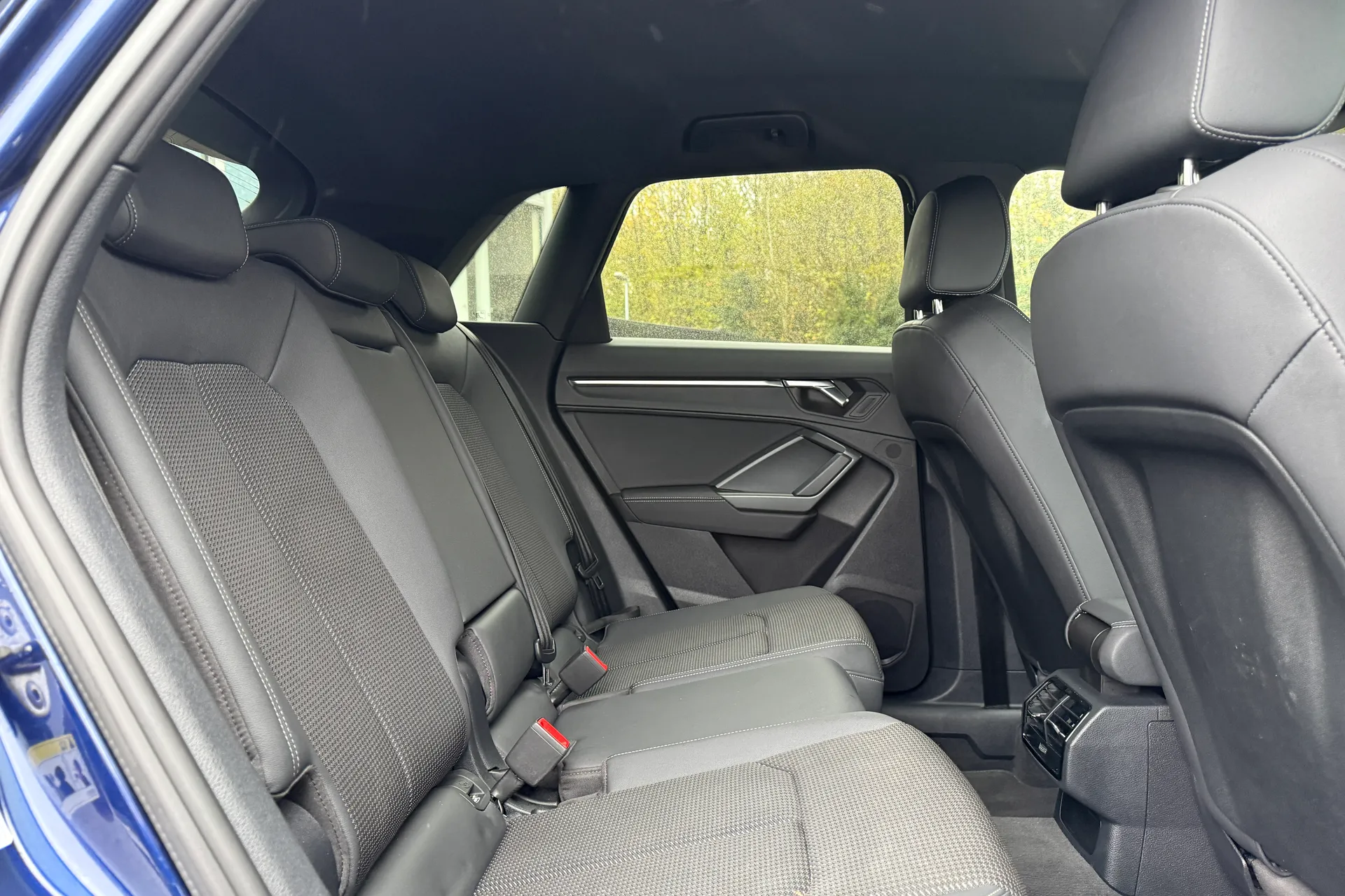 Audi Q3 thumbnail image number 10