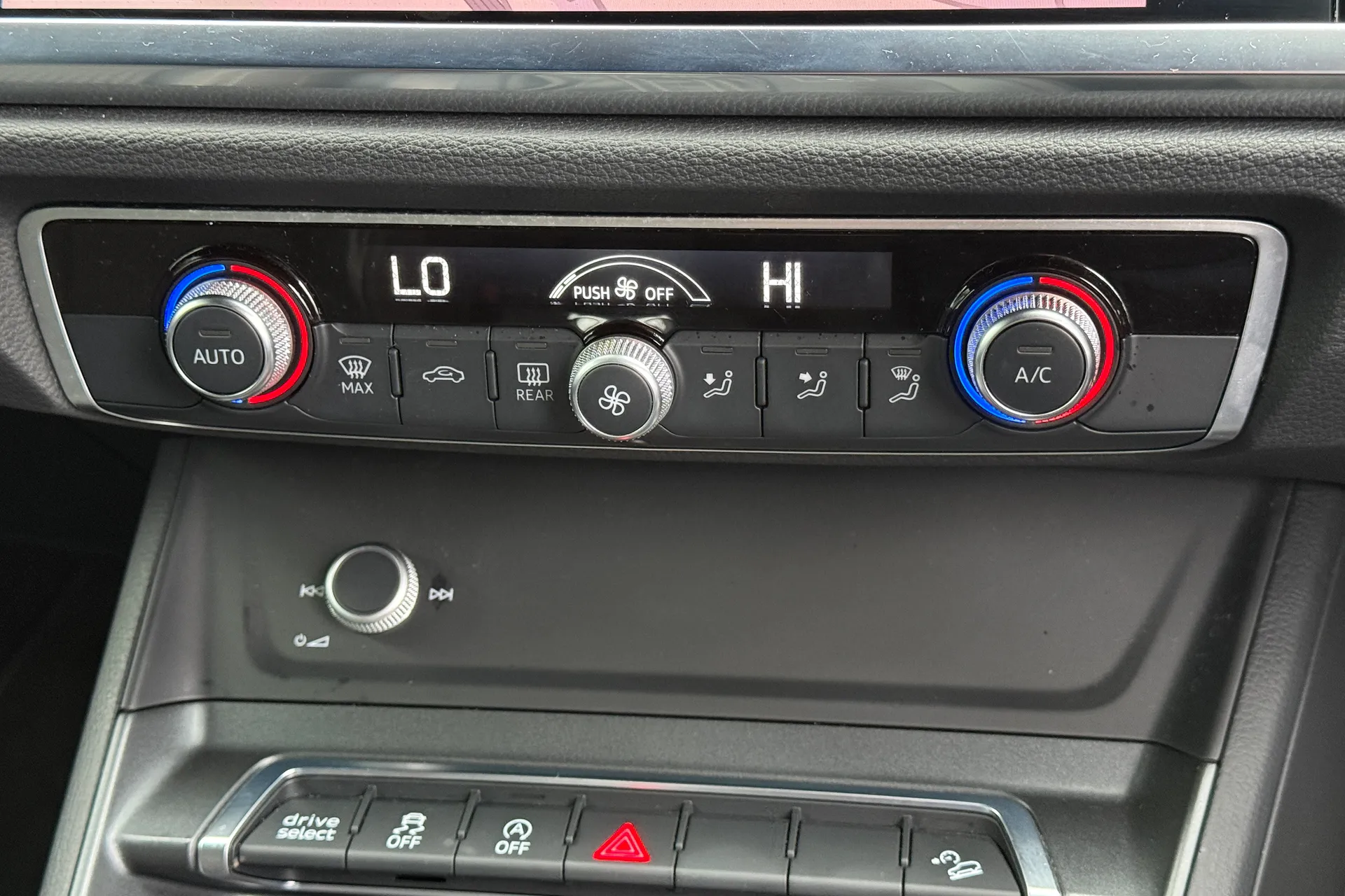 Audi Q3 thumbnail image number 45