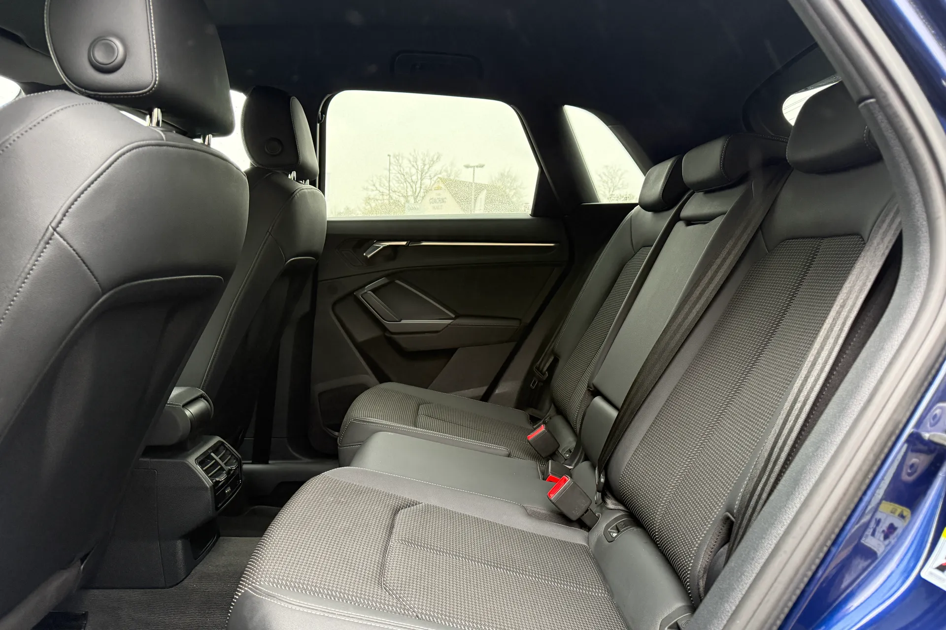 Audi Q3 thumbnail image number 22