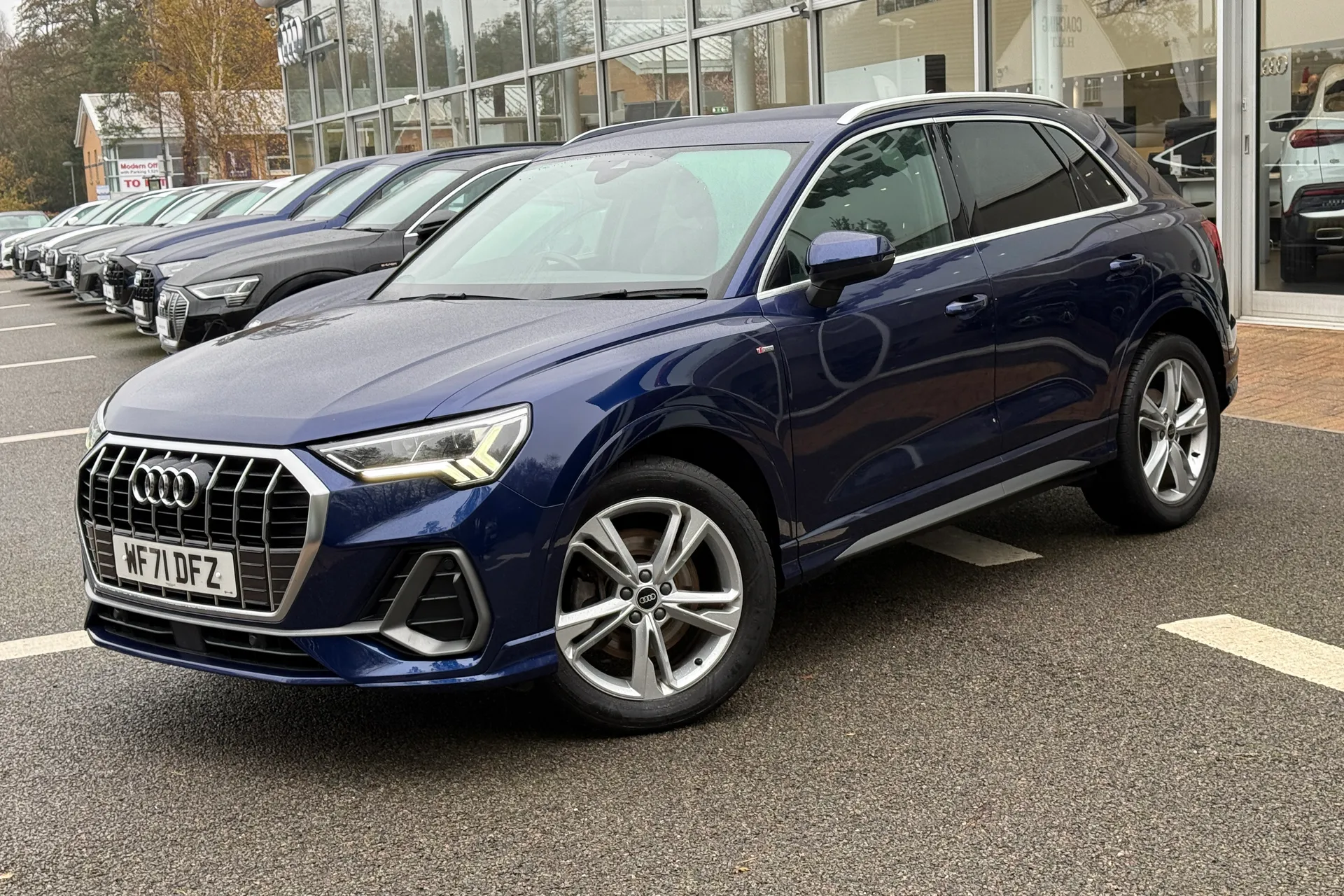 Audi Q3 thumbnail image number 17