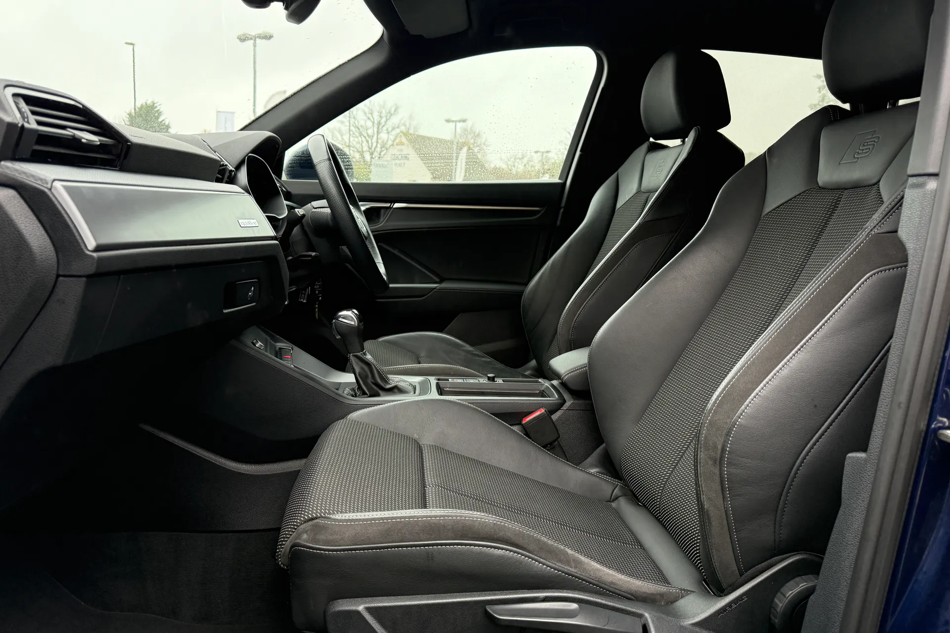 Audi Q3 thumbnail image number 20