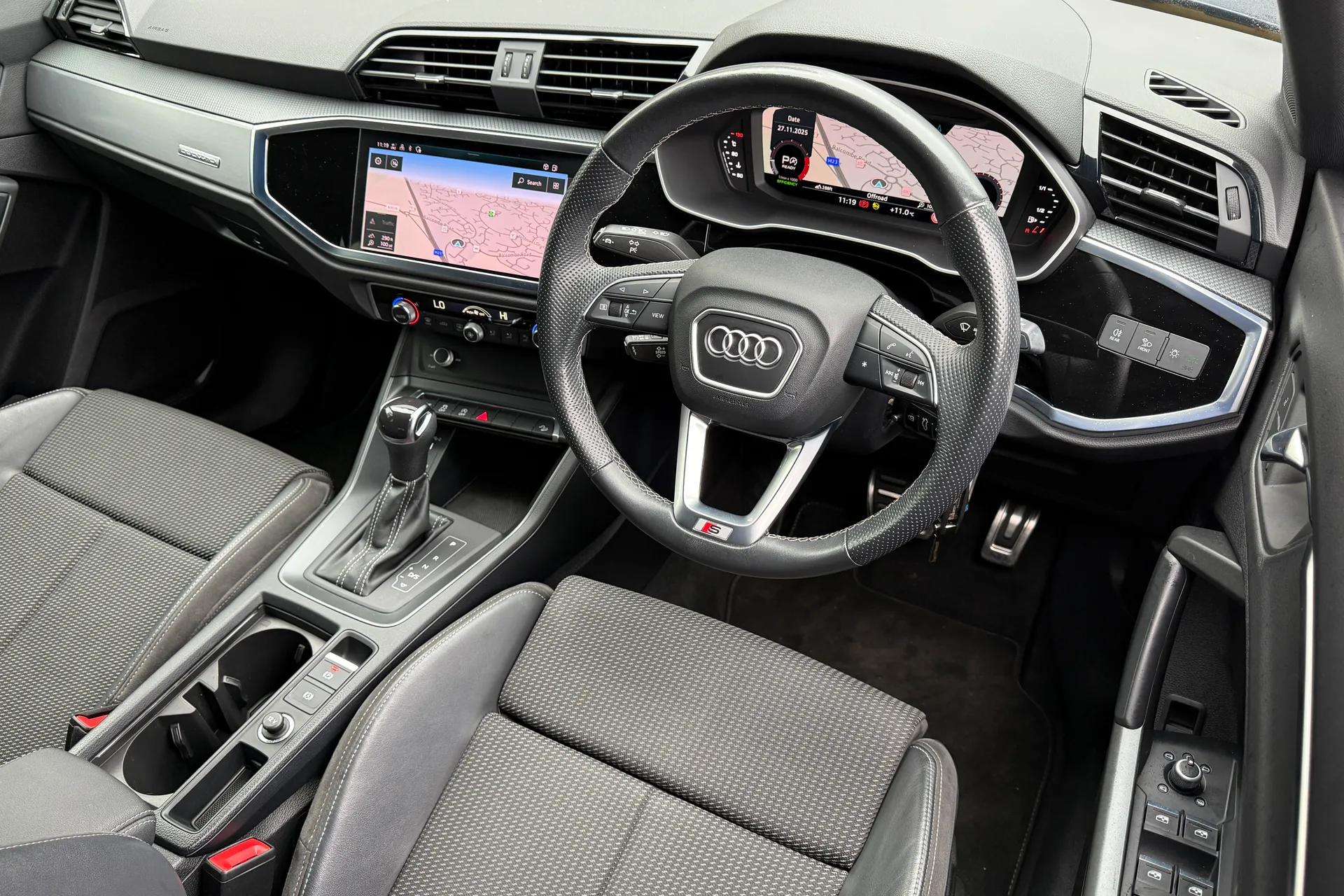 Audi Q3 thumbnail image number 14