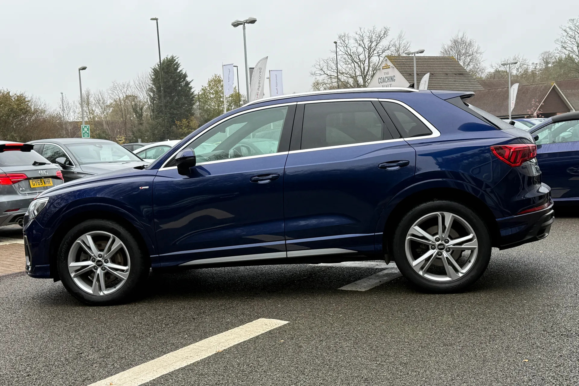 Audi Q3 thumbnail image number 16