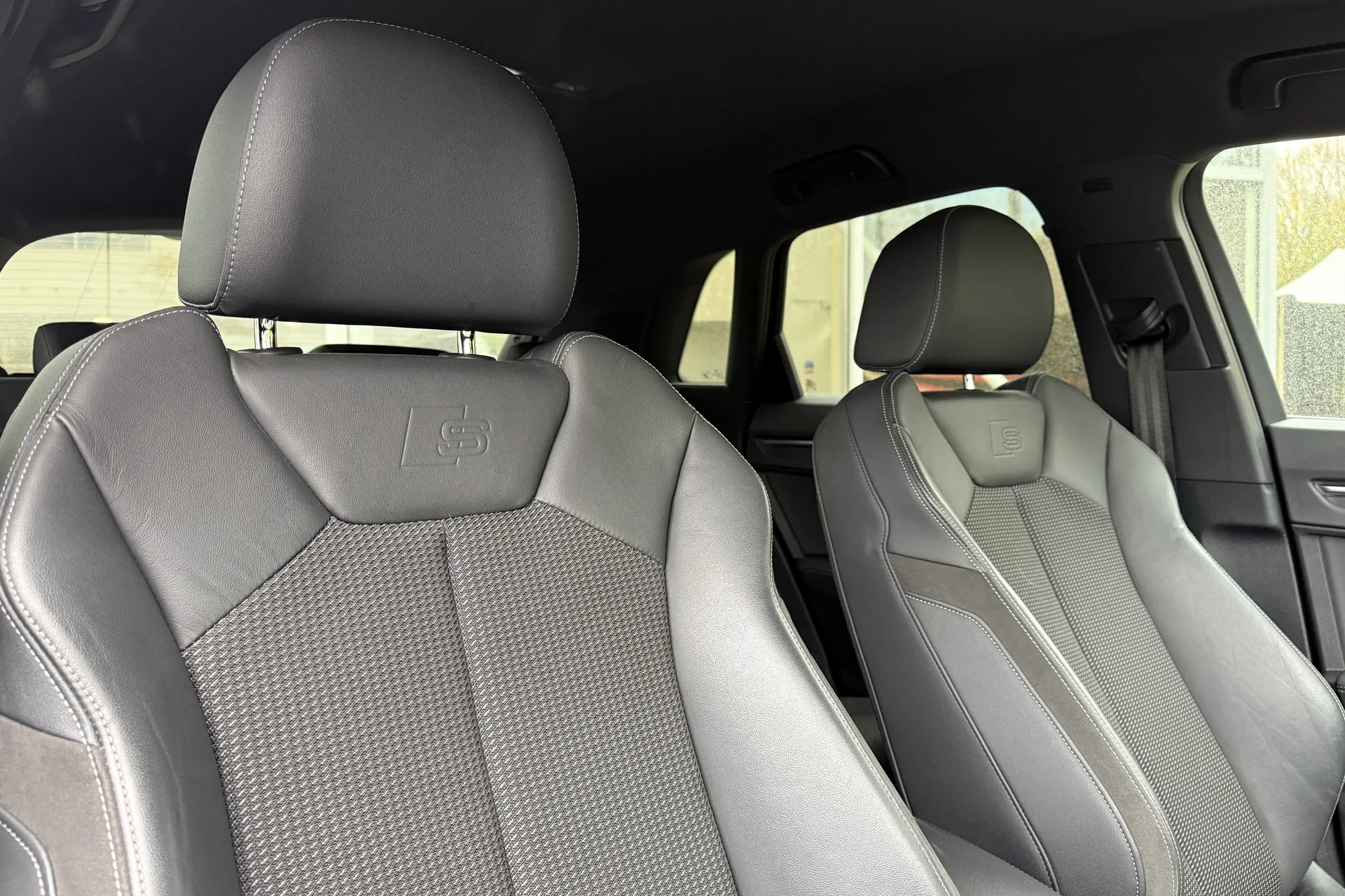 Audi Q3 thumbnail image number 12