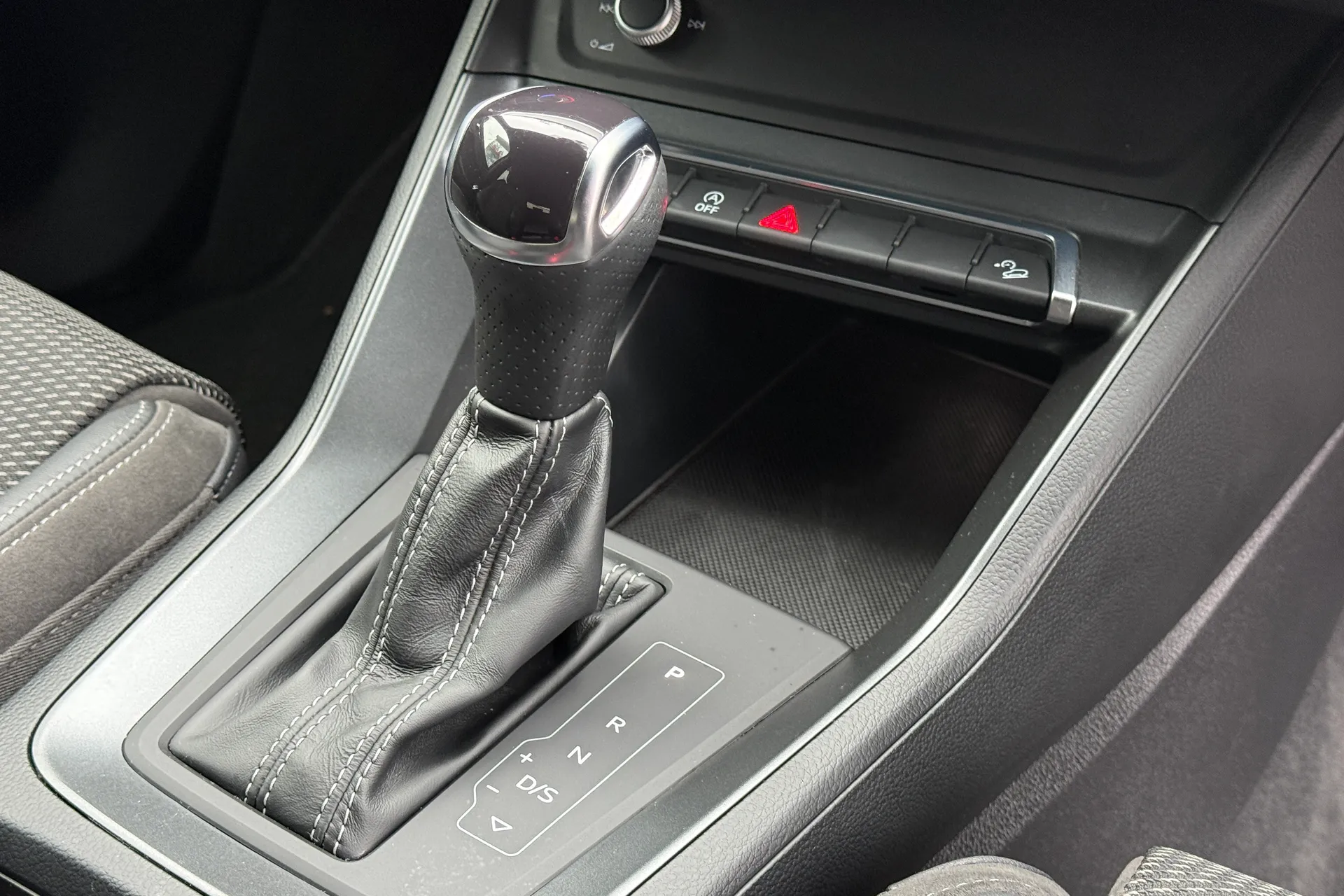 Audi Q3 thumbnail image number 43