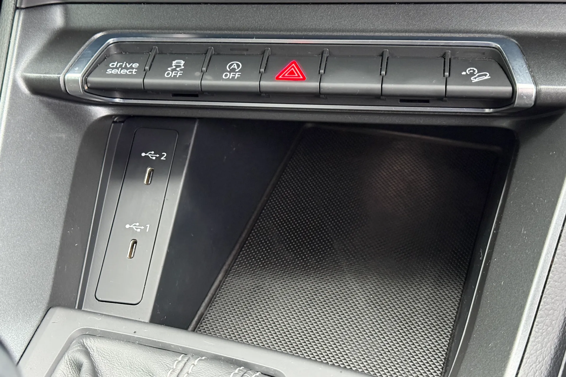 Audi Q3 thumbnail image number 44