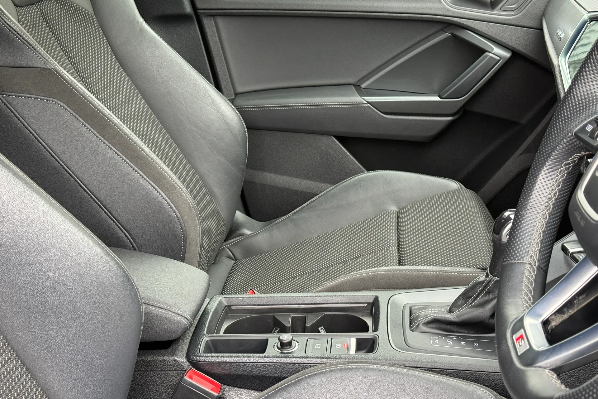 Audi Q3 thumbnail image number 41