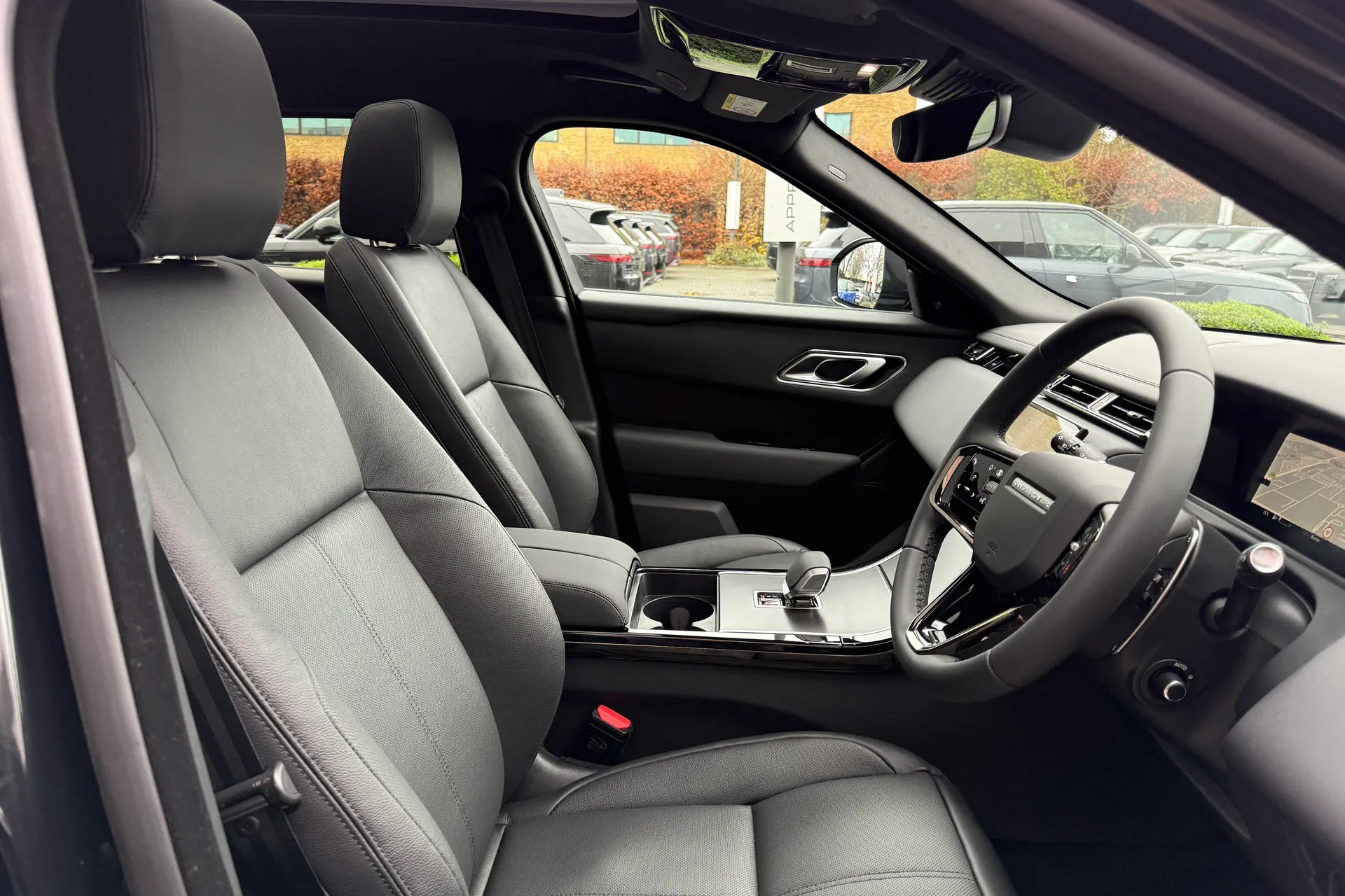 LAND ROVER RANGE ROVER VELAR thumbnail image number 34