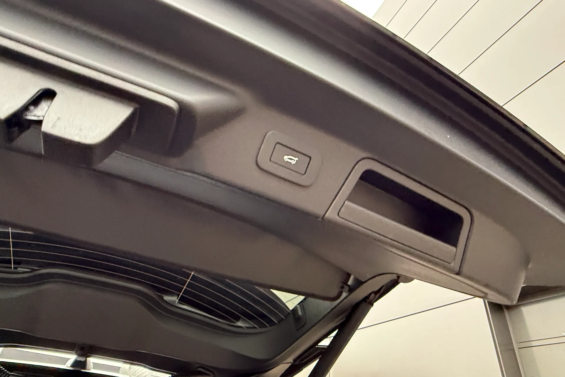 LAND ROVER RANGE ROVER VELAR thumbnail image number 25