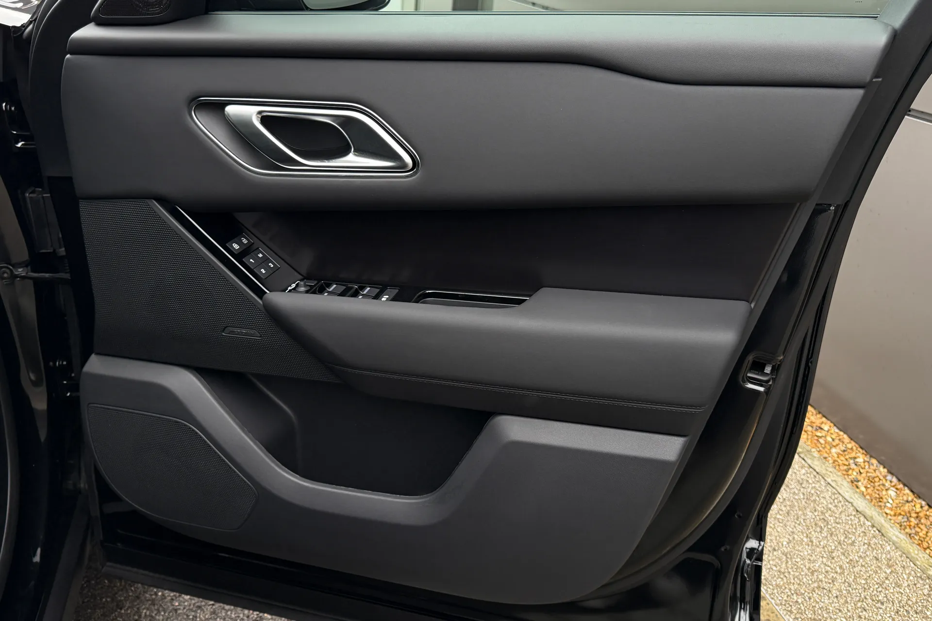 LAND ROVER RANGE ROVER VELAR thumbnail image number 45