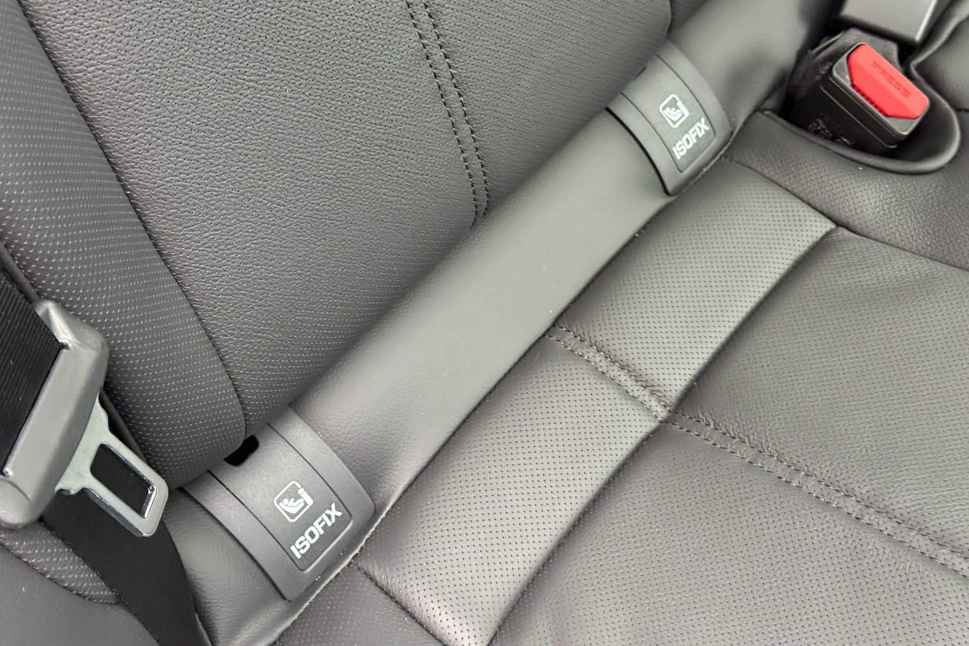 LAND ROVER RANGE ROVER VELAR thumbnail image number 31