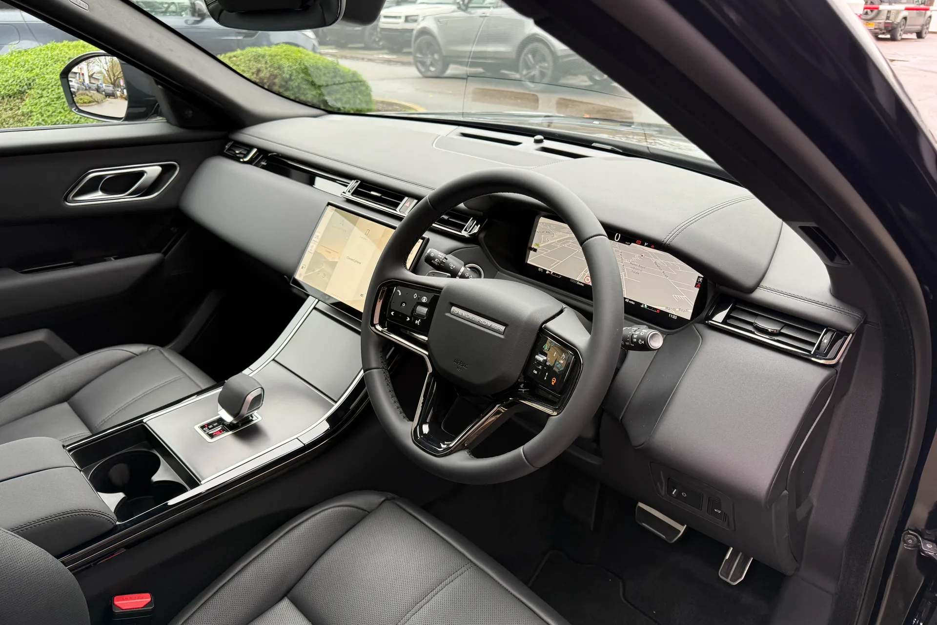 LAND ROVER RANGE ROVER VELAR thumbnail image number 35