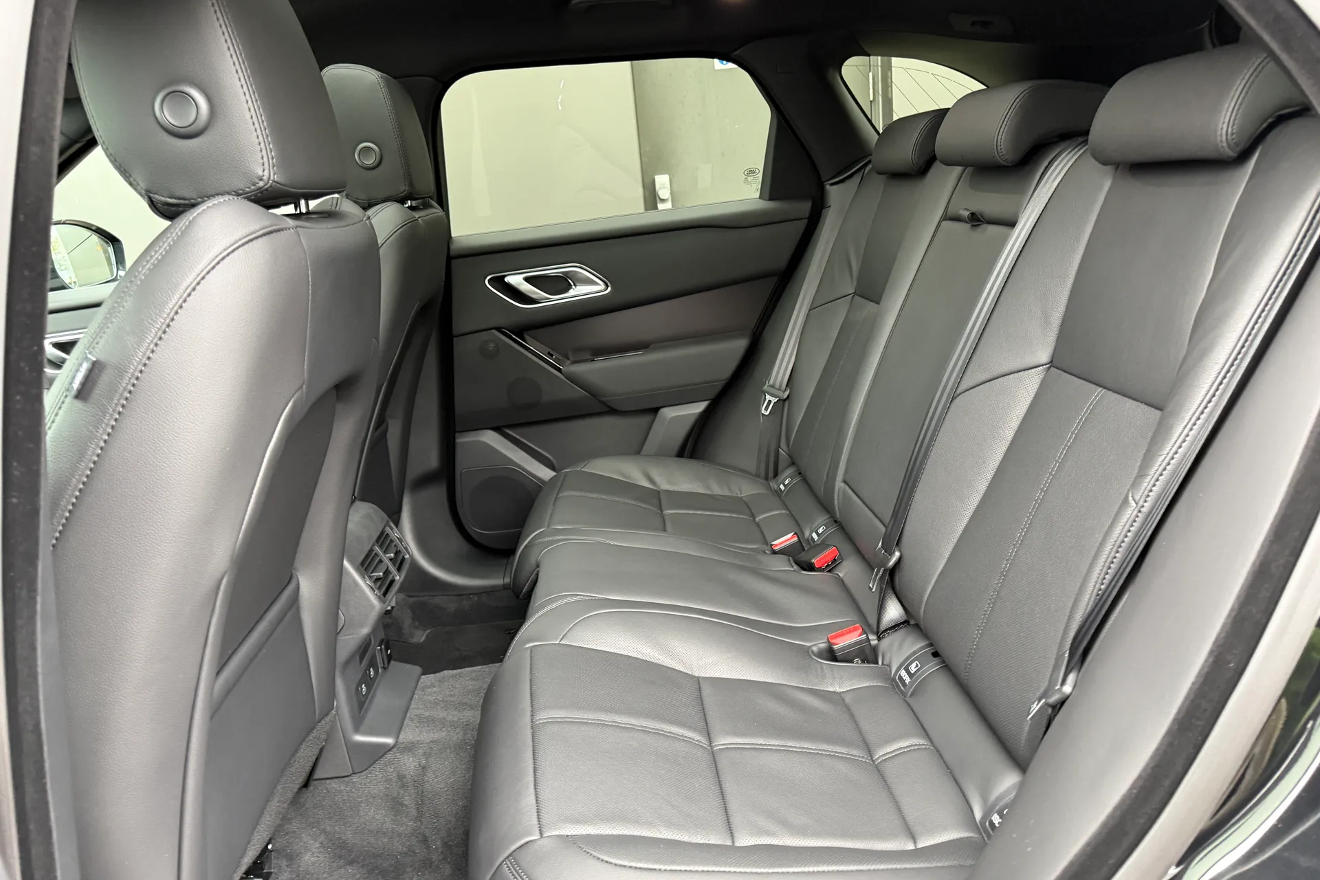 LAND ROVER RANGE ROVER VELAR thumbnail image number 39