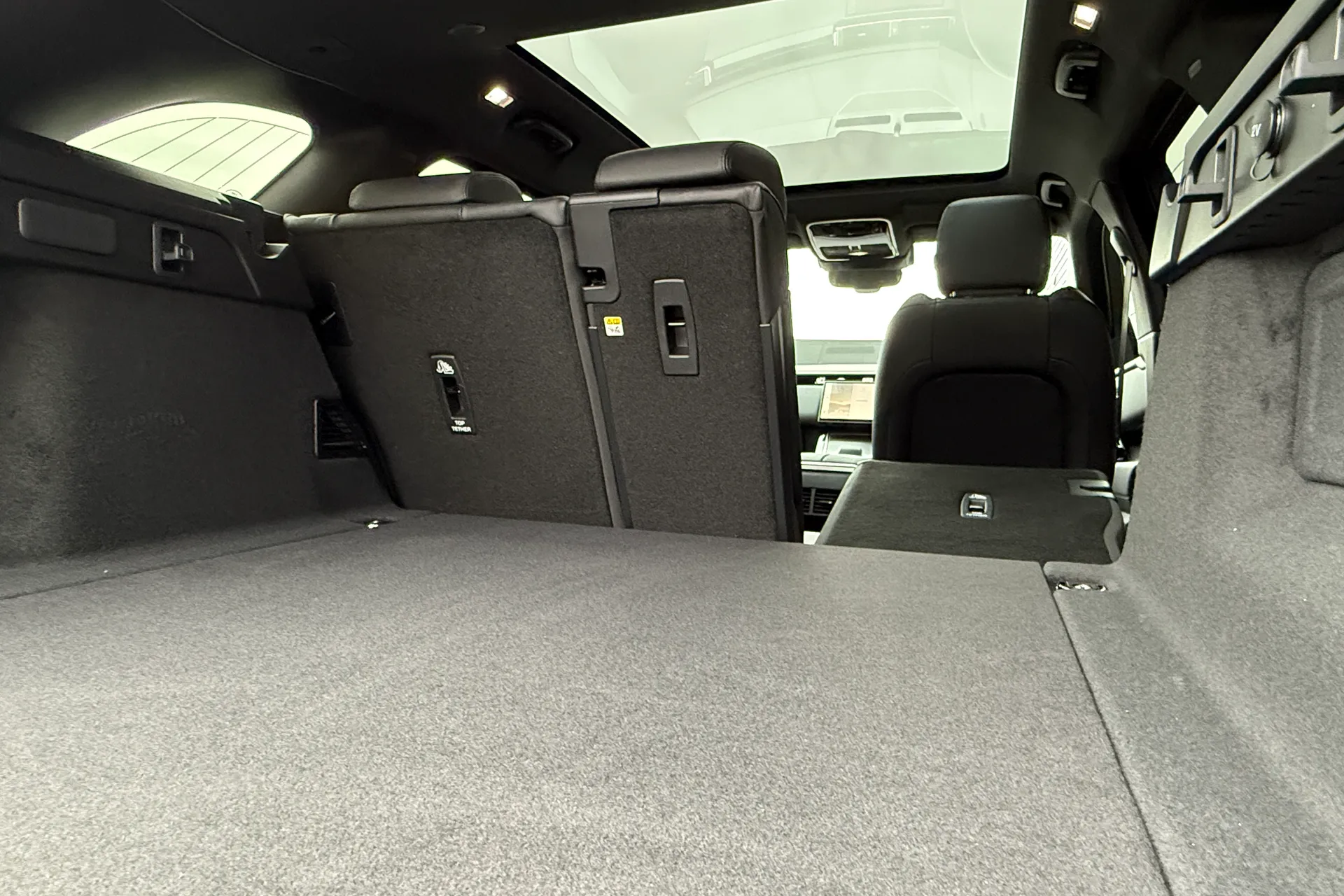 LAND ROVER RANGE ROVER VELAR thumbnail image number 27