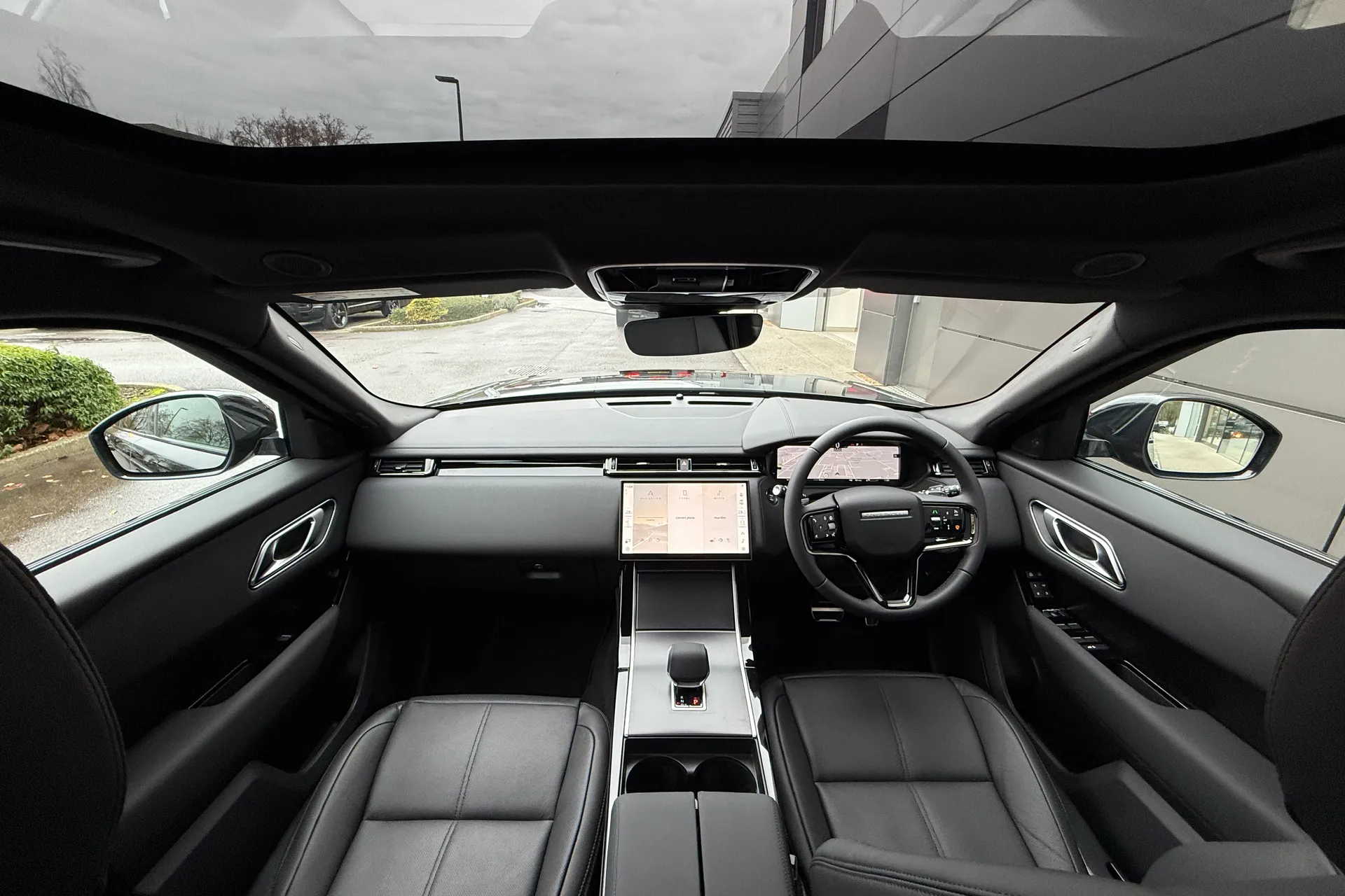 LAND ROVER RANGE ROVER VELAR thumbnail image number 3