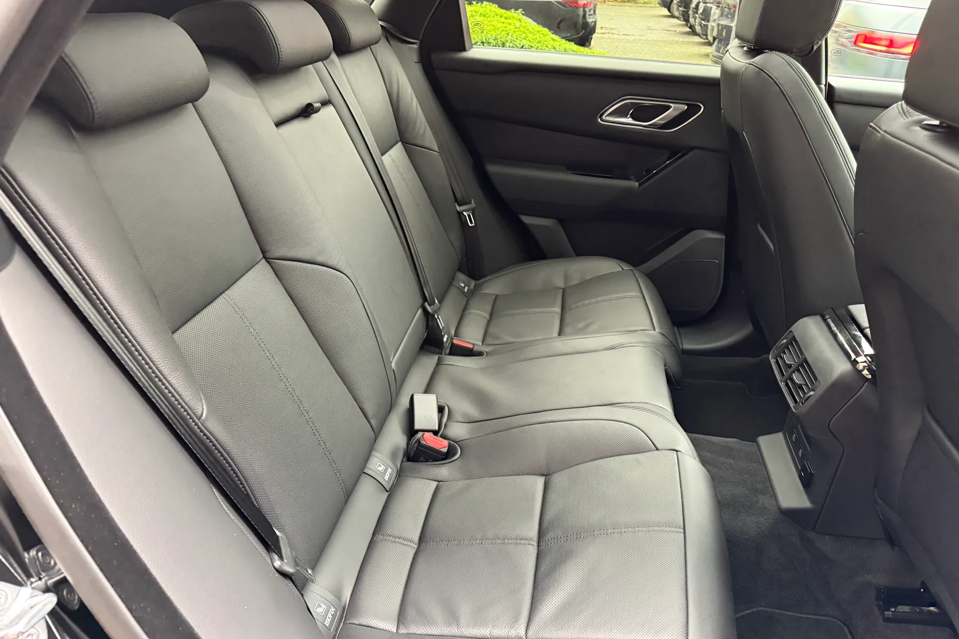 LAND ROVER RANGE ROVER VELAR thumbnail image number 29