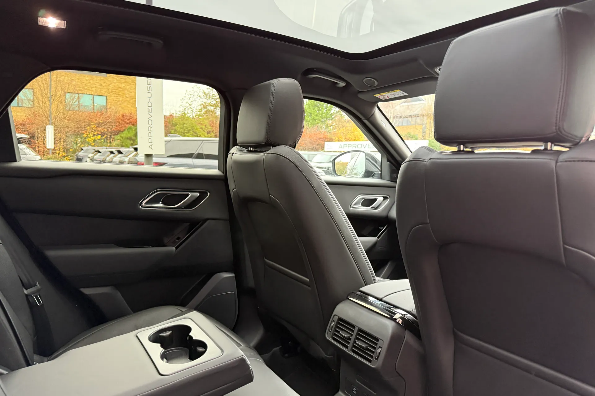 LAND ROVER RANGE ROVER VELAR thumbnail image number 30