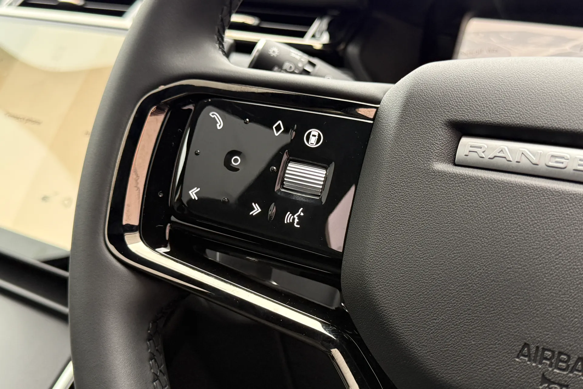 LAND ROVER RANGE ROVER VELAR thumbnail image number 40