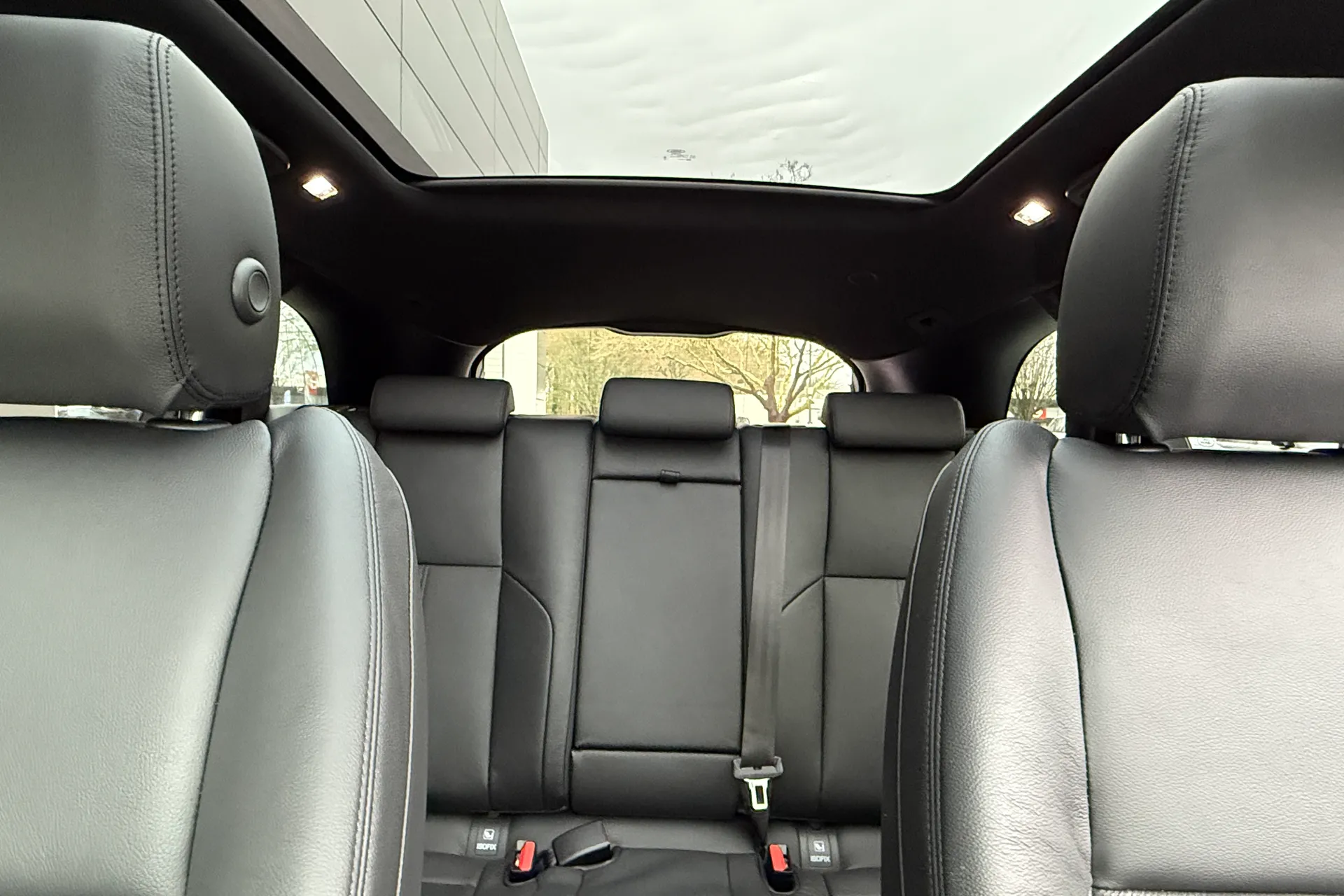 LAND ROVER RANGE ROVER VELAR thumbnail image number 33