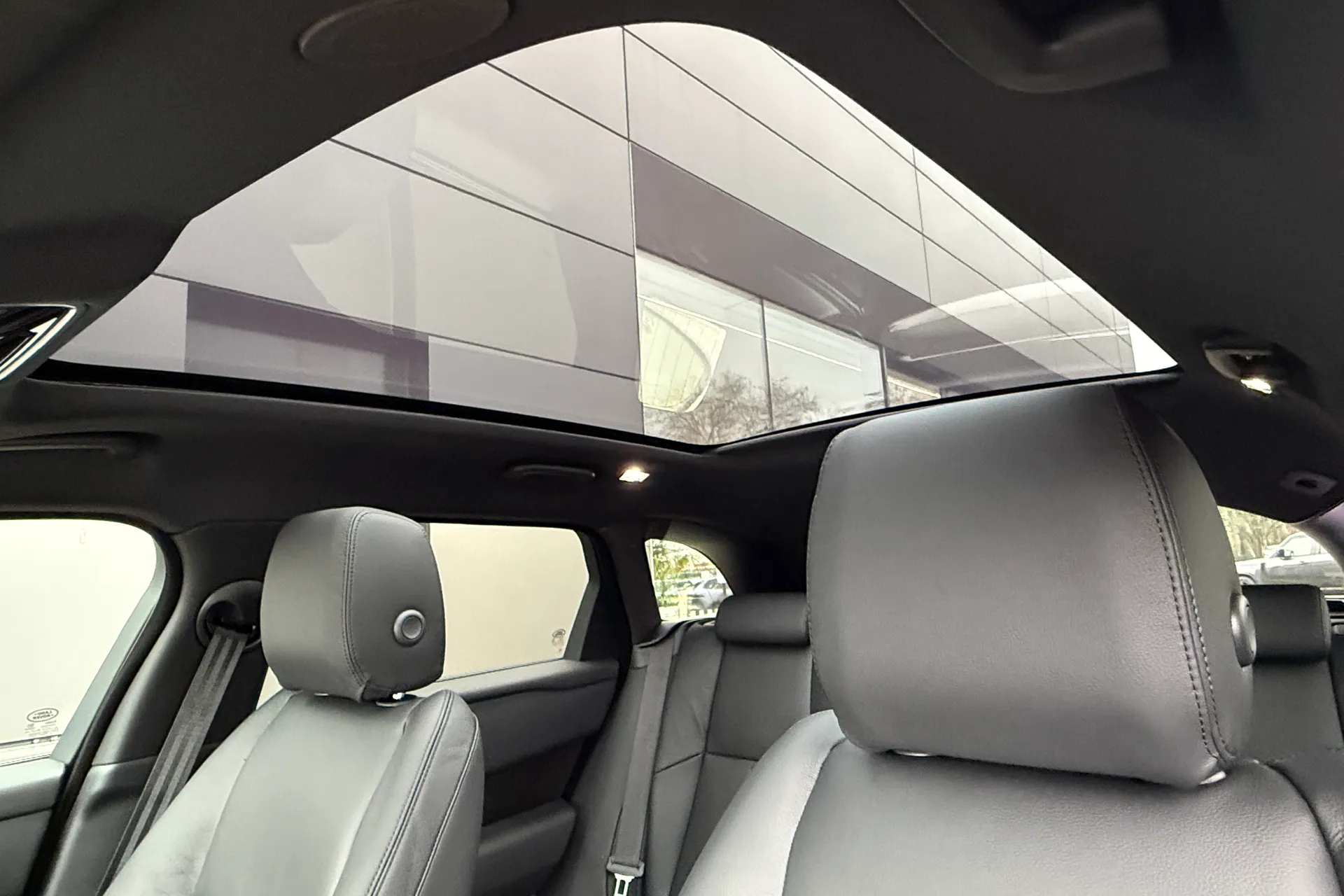 LAND ROVER RANGE ROVER VELAR thumbnail image number 4