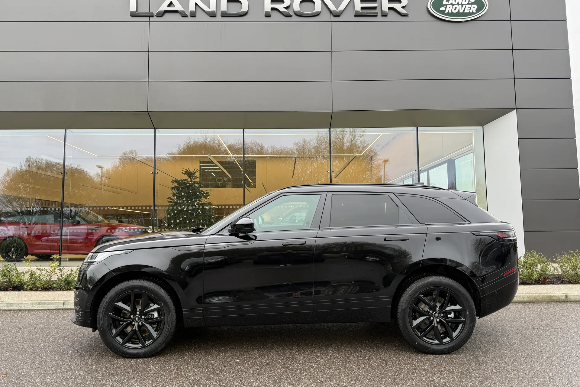 LAND ROVER RANGE ROVER VELAR thumbnail image number 9