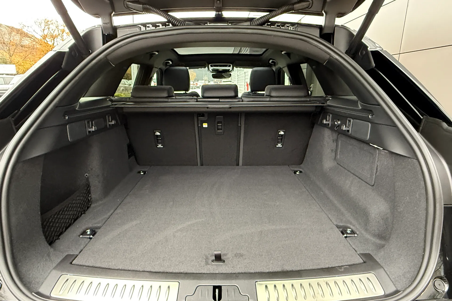 LAND ROVER RANGE ROVER VELAR thumbnail image number 26